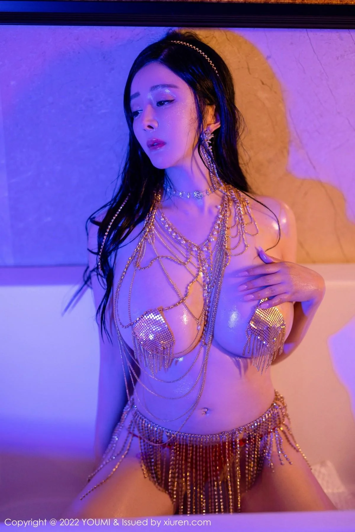 允爾云南心愿旅拍私房性感闪亮吊坠服秀豪乳翘臀绝美写真 第 55 张