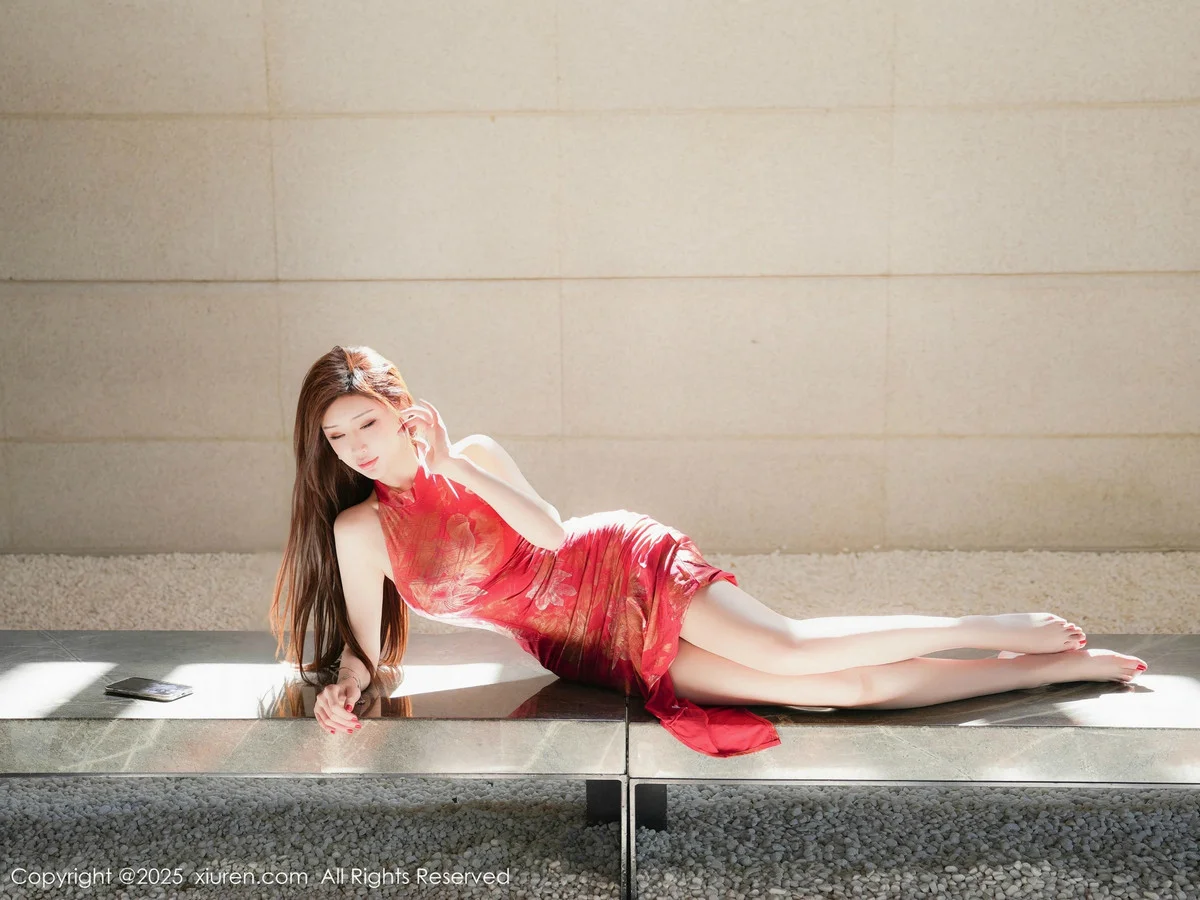 Carol周妍希性感红色旗袍服饰配超薄肉丝秀丰满身材绝美写真 第 71 张