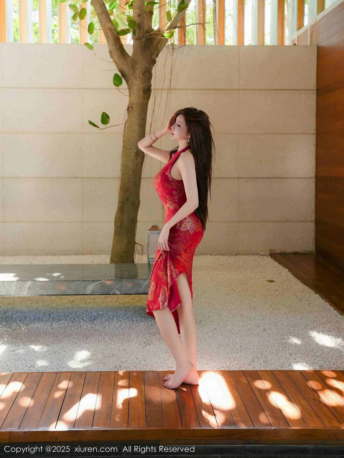 Carol周妍希性感红色旗袍服饰配超薄肉丝秀丰满身材绝美写真 第 86 张