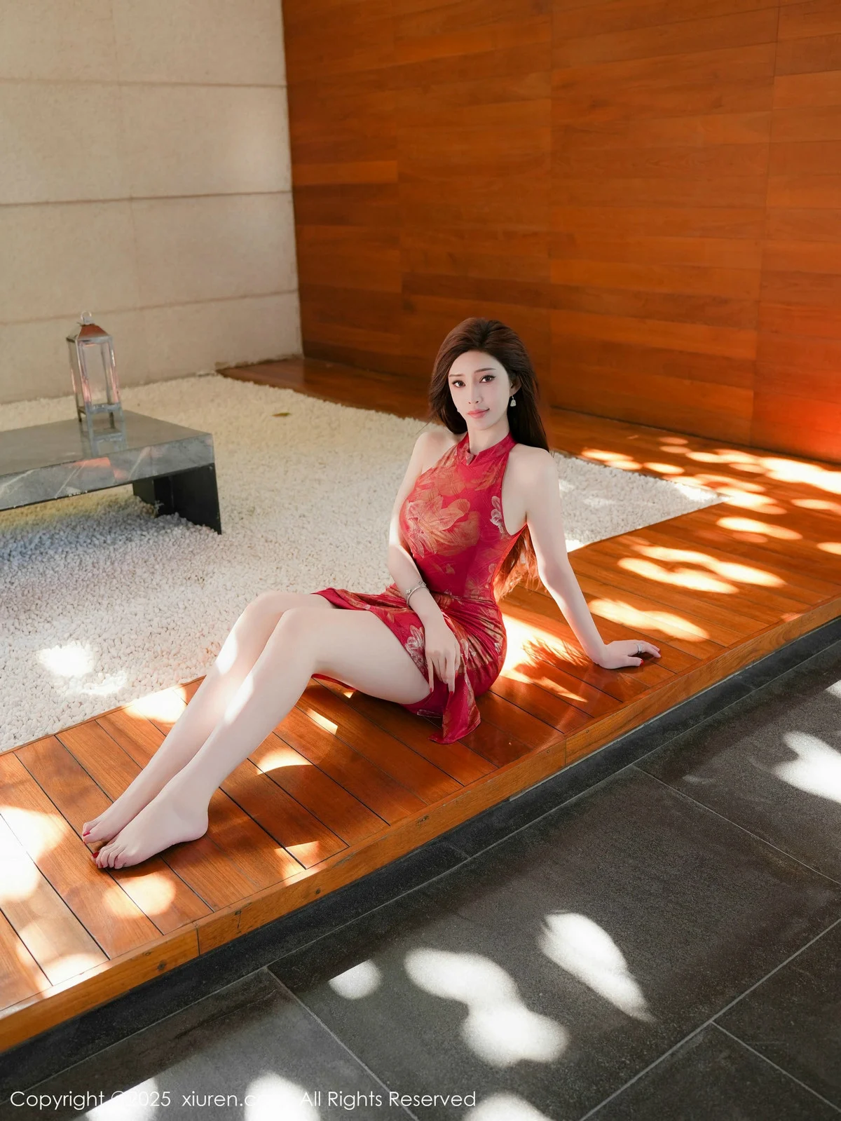 Carol周妍希性感红色旗袍服饰配超薄肉丝秀丰满身材绝美写真 第 92 张