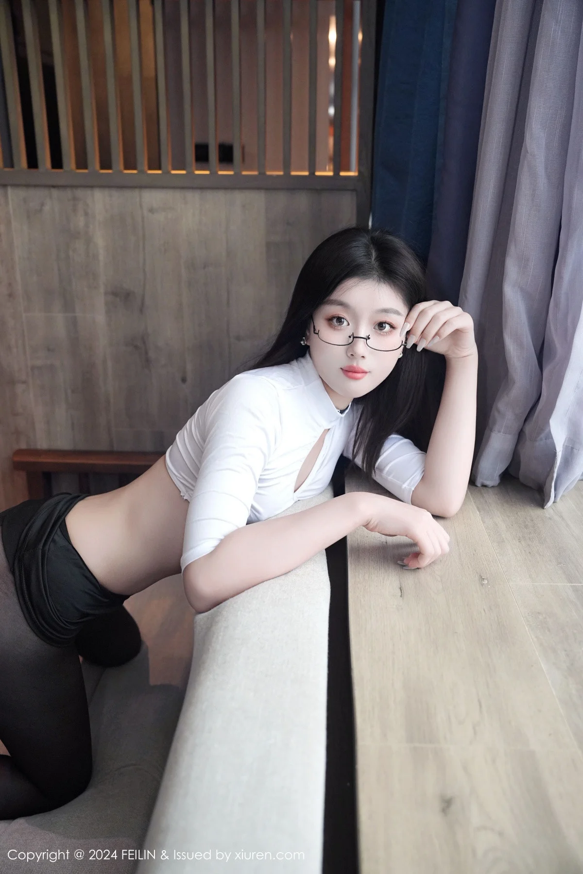 江念鱼私房性感白色T恤配开档黑丝秀曼妙身姿撩人绝美写真 第 55 张