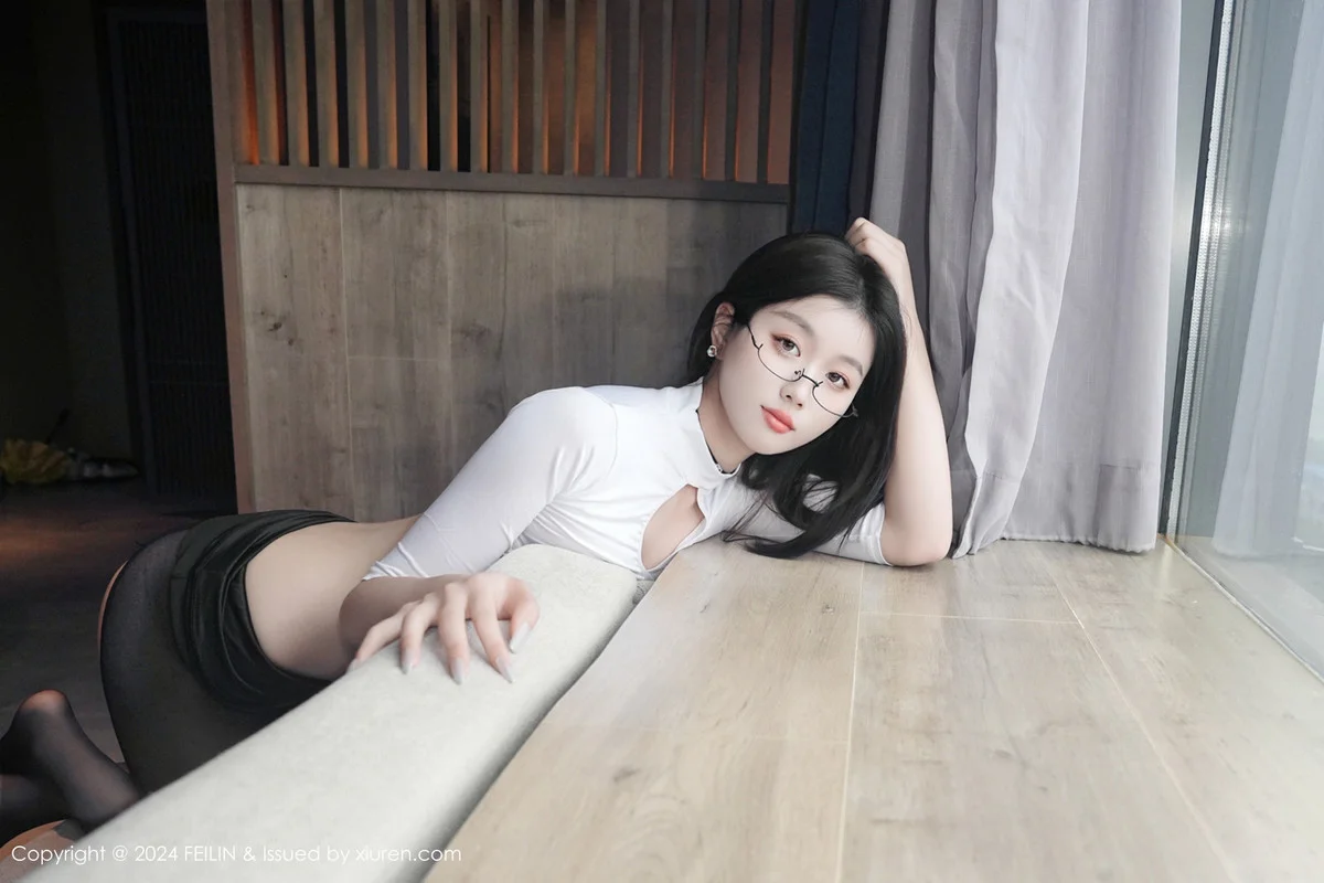 江念鱼私房性感白色T恤配开档黑丝秀曼妙身姿撩人绝美写真 第 73 张