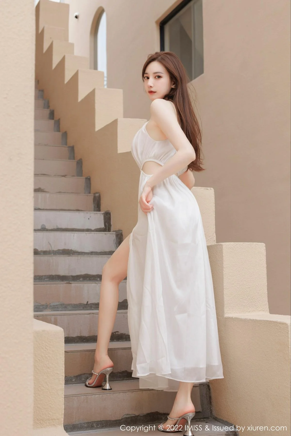 气质Lynn刘奕宁户外场景性感白色长裙秀曼妙身材迷人写真 第 32 张