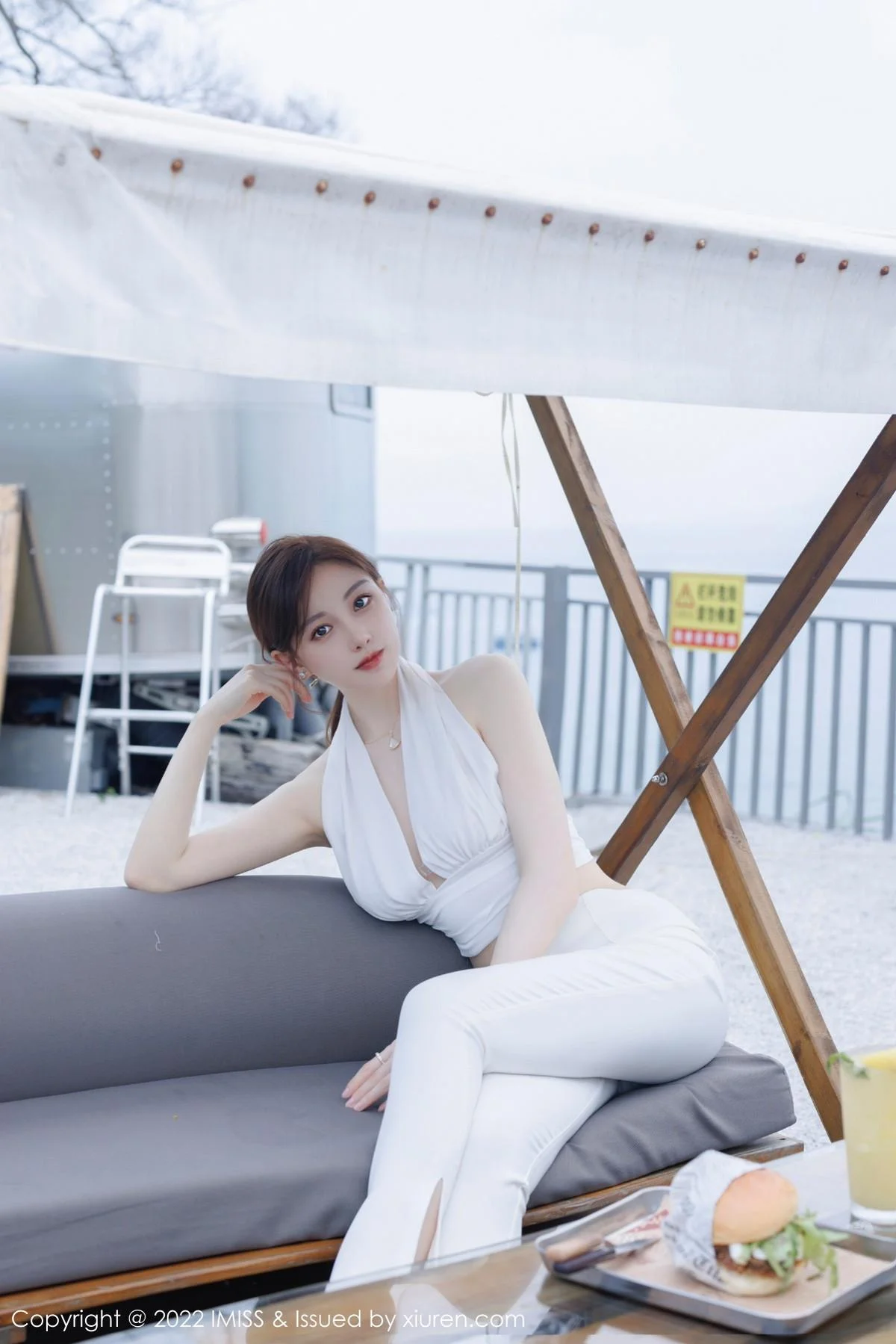 气质Lynn刘奕宁户外场景性感白色长裙秀曼妙身材迷人写真 第 75 张