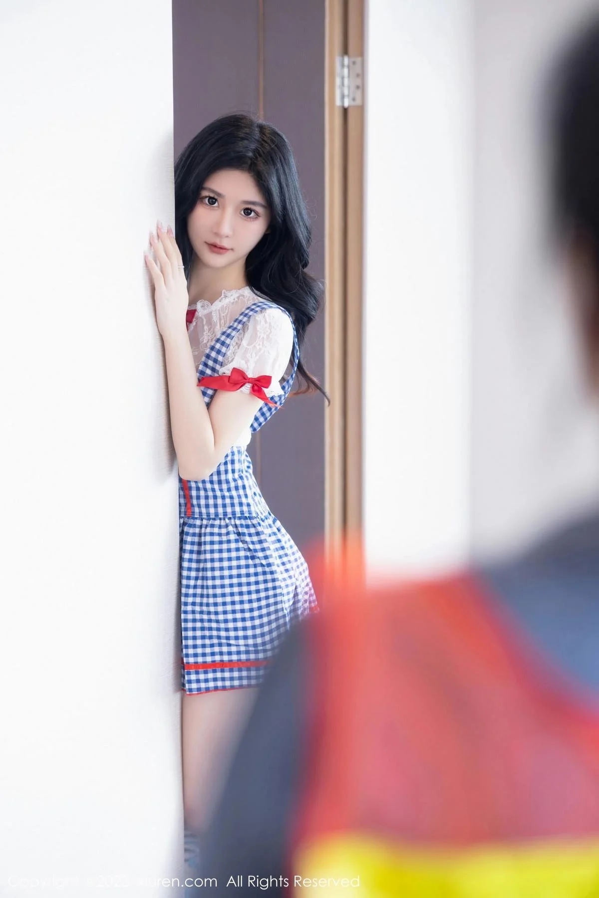 幼幼性感蓝白格子萝莉裙服饰多面视角秀完美身材绝美写真 第 15 张