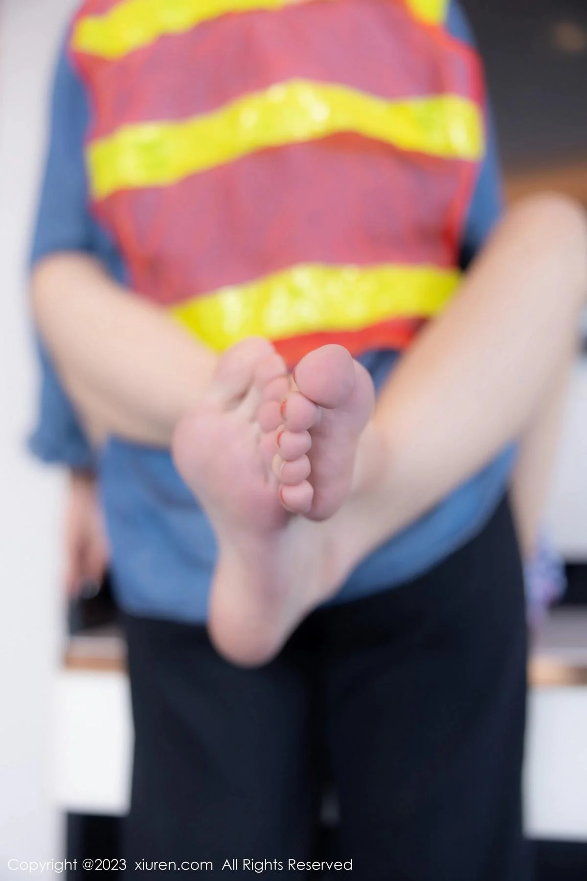 幼幼性感蓝白格子萝莉裙服饰多面视角秀完美身材绝美写真 第 28 张