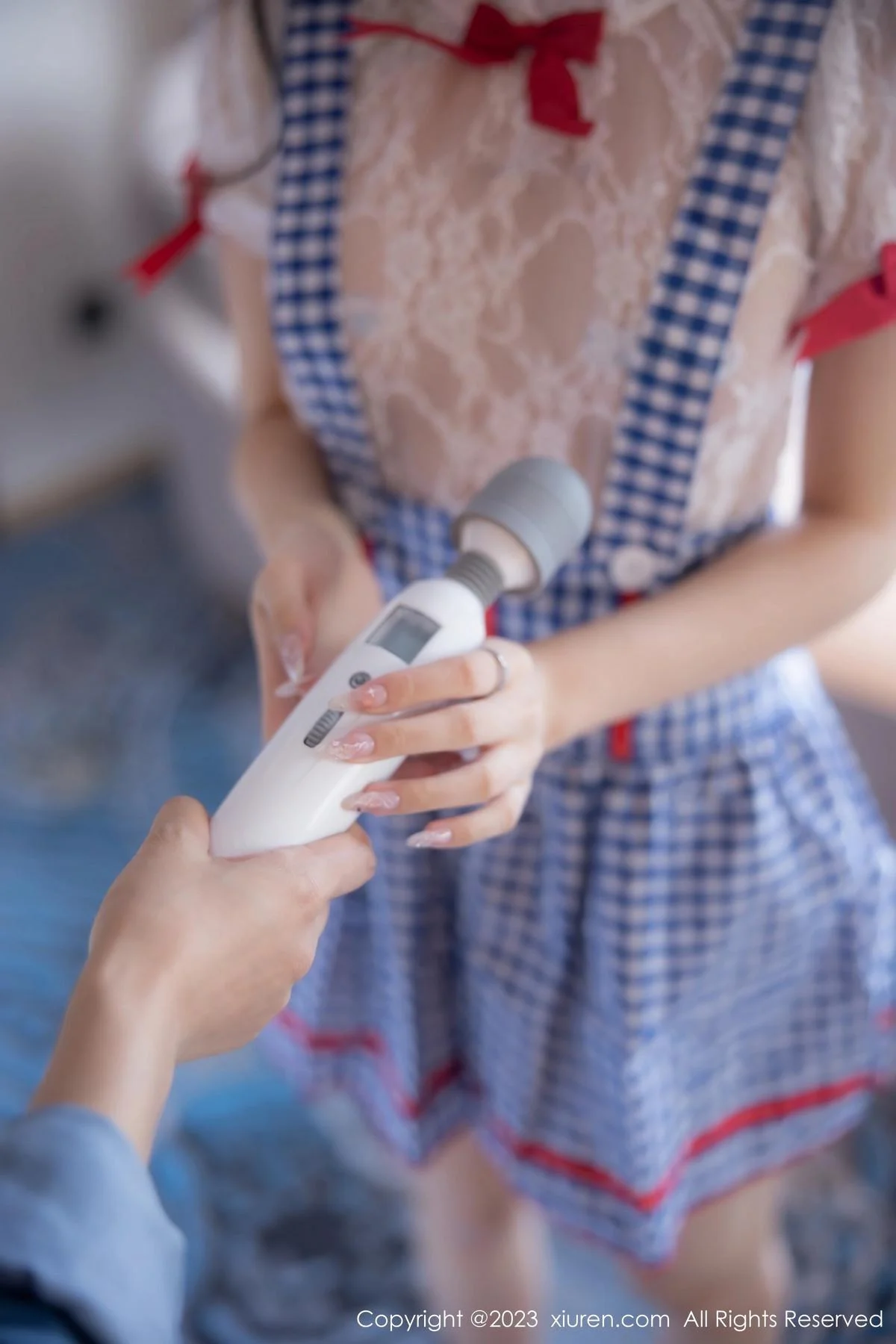 幼幼性感蓝白格子萝莉裙服饰多面视角秀完美身材绝美写真 第 36 张