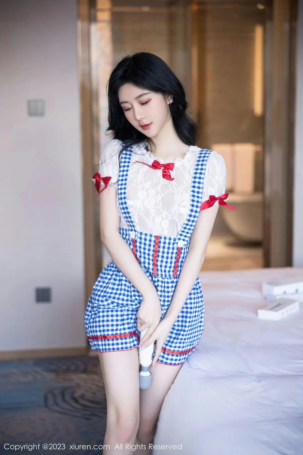 幼幼性感蓝白格子萝莉裙服饰多面视角秀完美身材绝美写真 第 37 张