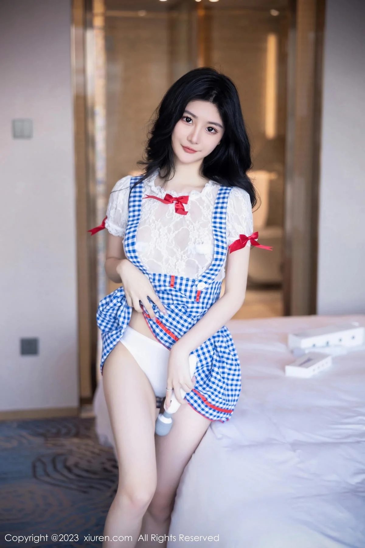 幼幼性感蓝白格子萝莉裙服饰多面视角秀完美身材绝美写真 第 38 张