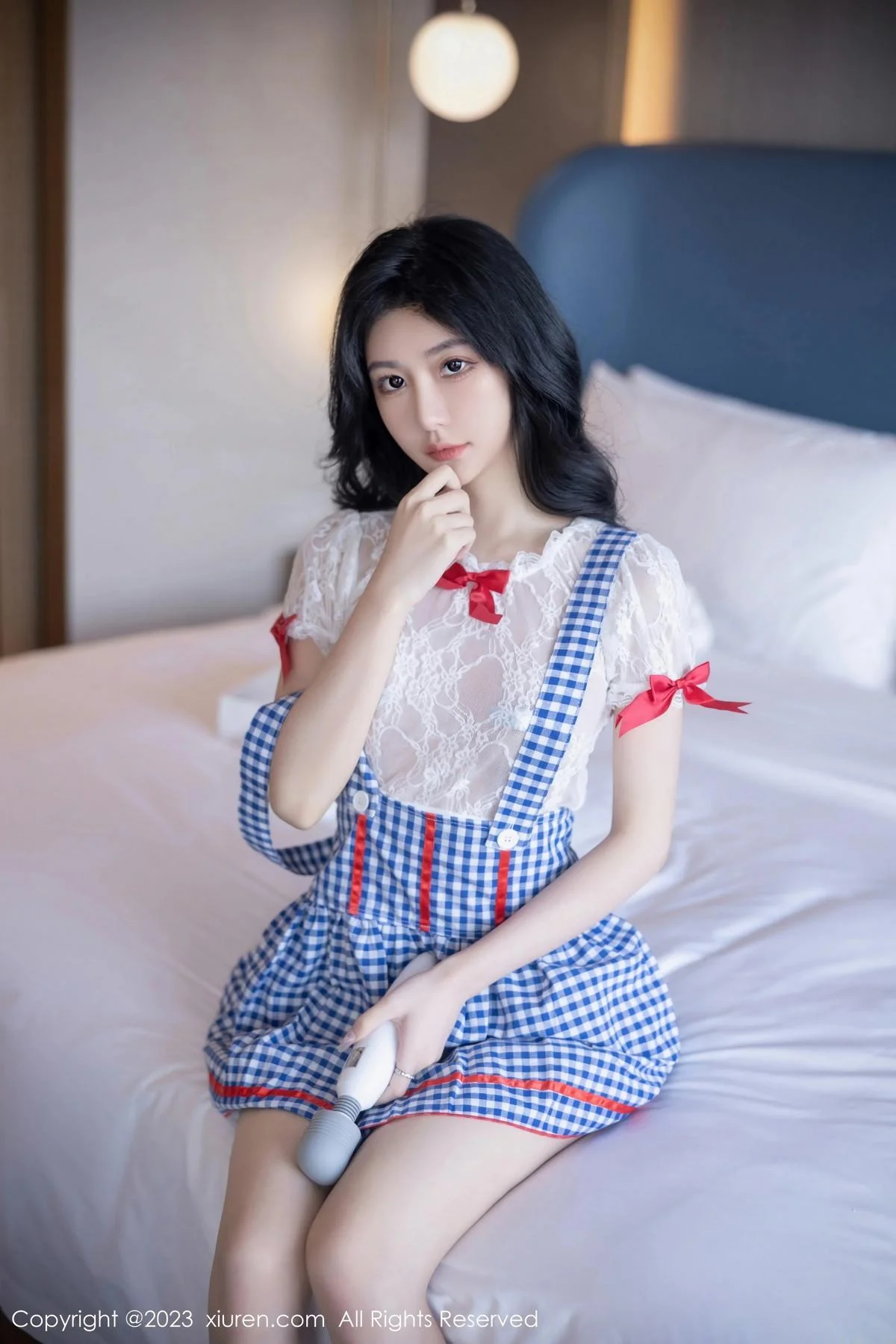 幼幼性感蓝白格子萝莉裙服饰多面视角秀完美身材绝美写真 第 43 张