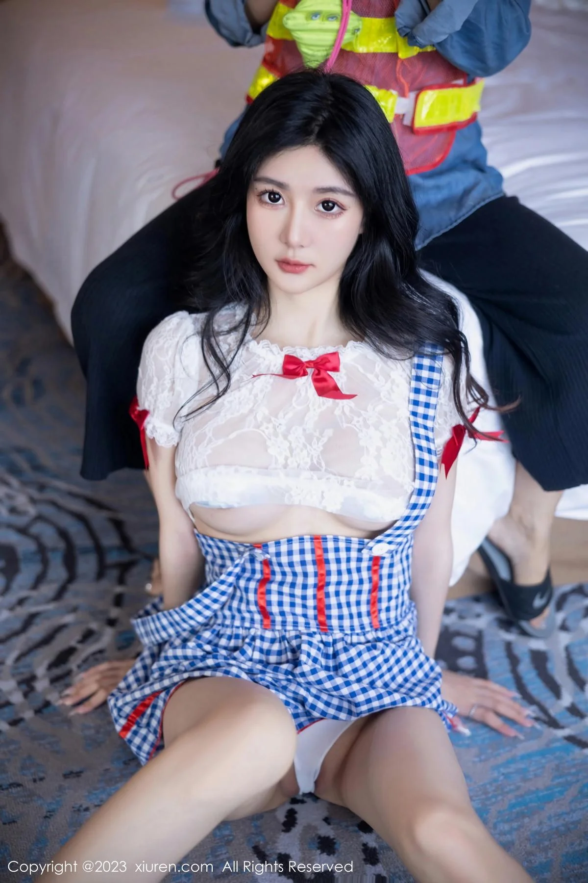 幼幼性感蓝白格子萝莉裙服饰多面视角秀完美身材绝美写真 第 49 张