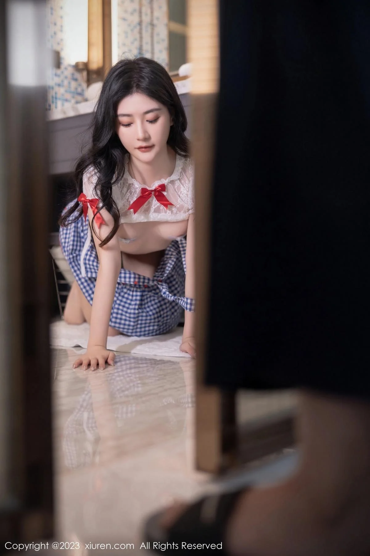 幼幼性感蓝白格子萝莉裙服饰多面视角秀完美身材绝美写真 第 94 张