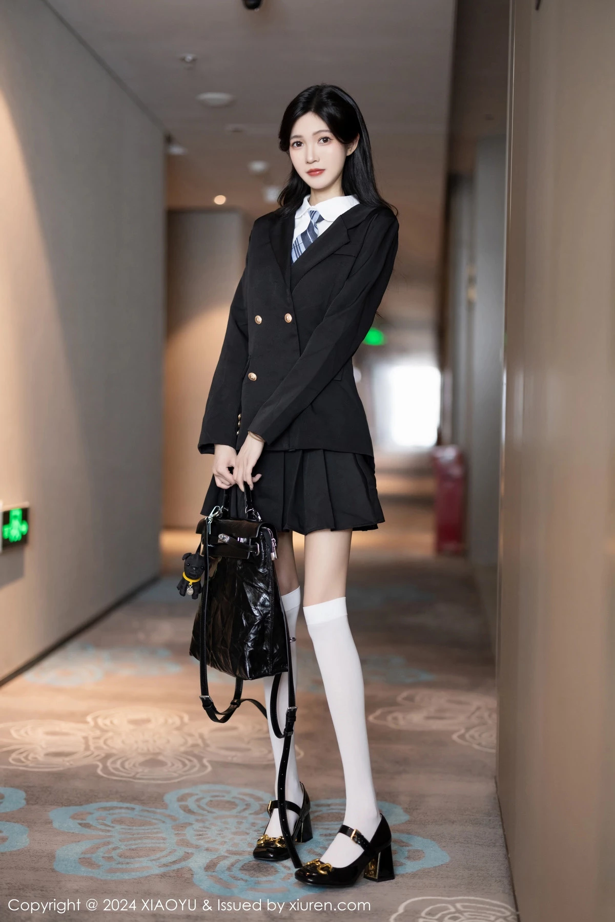 程程程性感学妹制服露黑色内衣配白丝袜秀曼妙身姿绝美写真 第 14 张