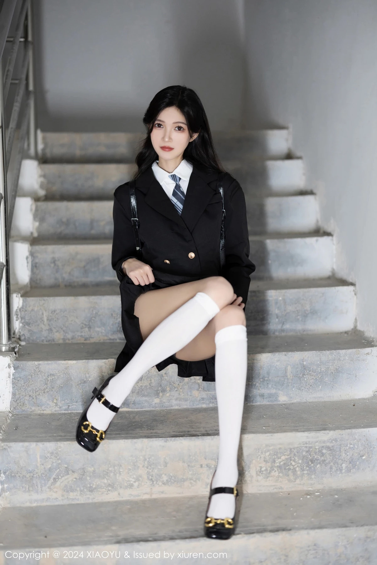 程程程性感学妹制服露黑色内衣配白丝袜秀曼妙身姿绝美写真 第 24 张