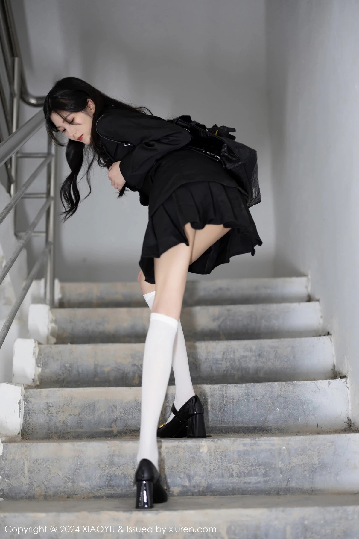程程程性感学妹制服露黑色内衣配白丝袜秀曼妙身姿绝美写真 第 32 张