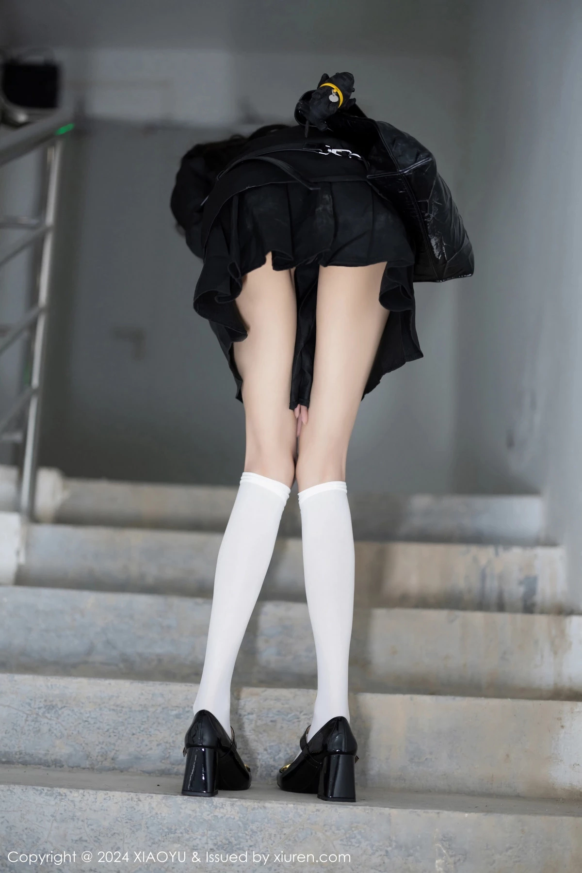 程程程性感学妹制服露黑色内衣配白丝袜秀曼妙身姿绝美写真 第 36 张