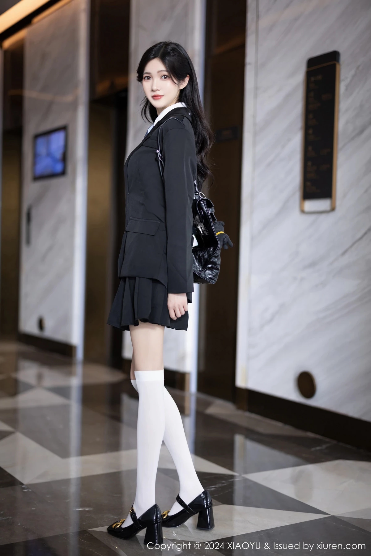 程程程性感学妹制服露黑色内衣配白丝袜秀曼妙身姿绝美写真 第 9 张