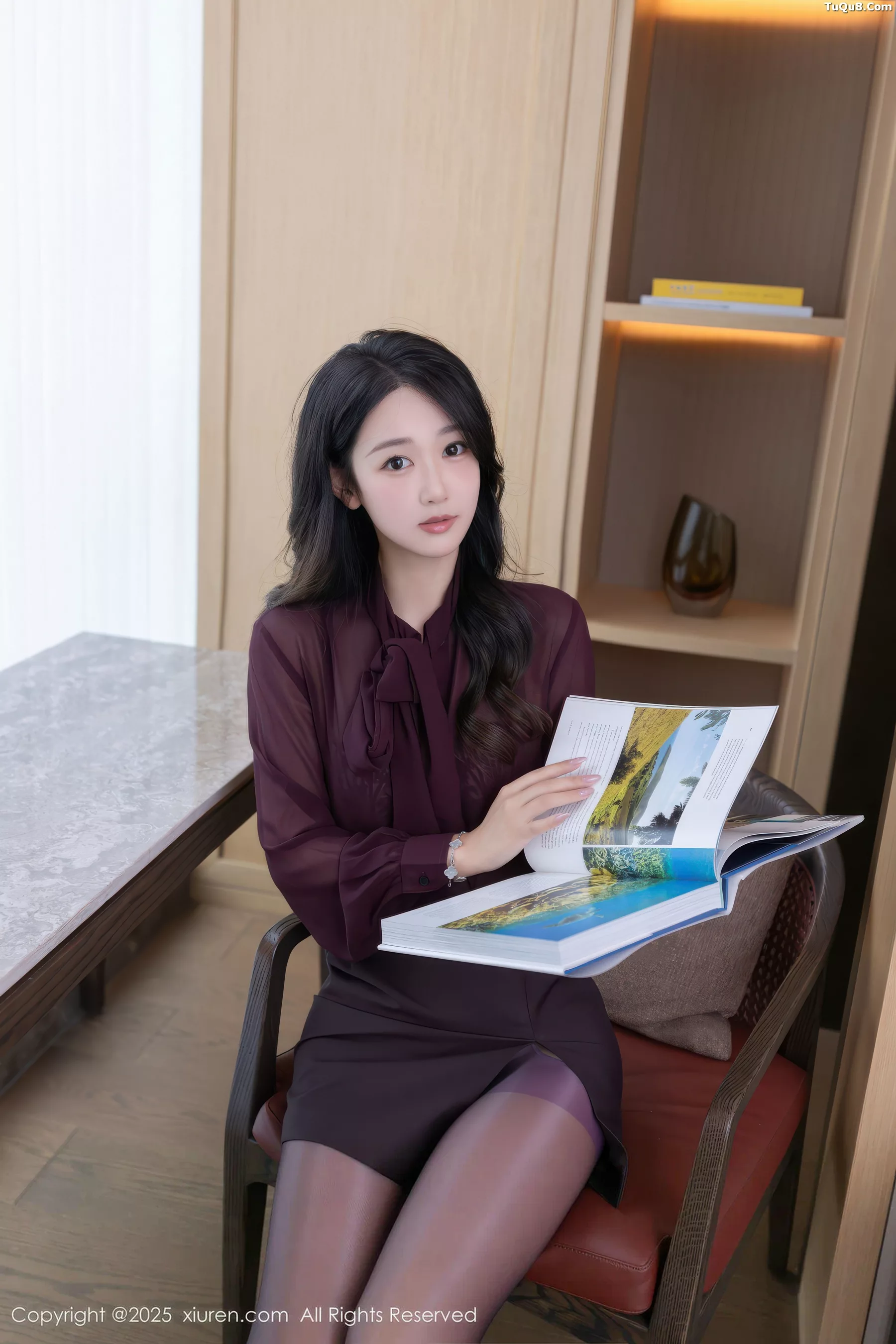唐安琪性感OL服饰露黑色内衣配紫色丝袜秀曼妙身姿绝美写真 第 13 张