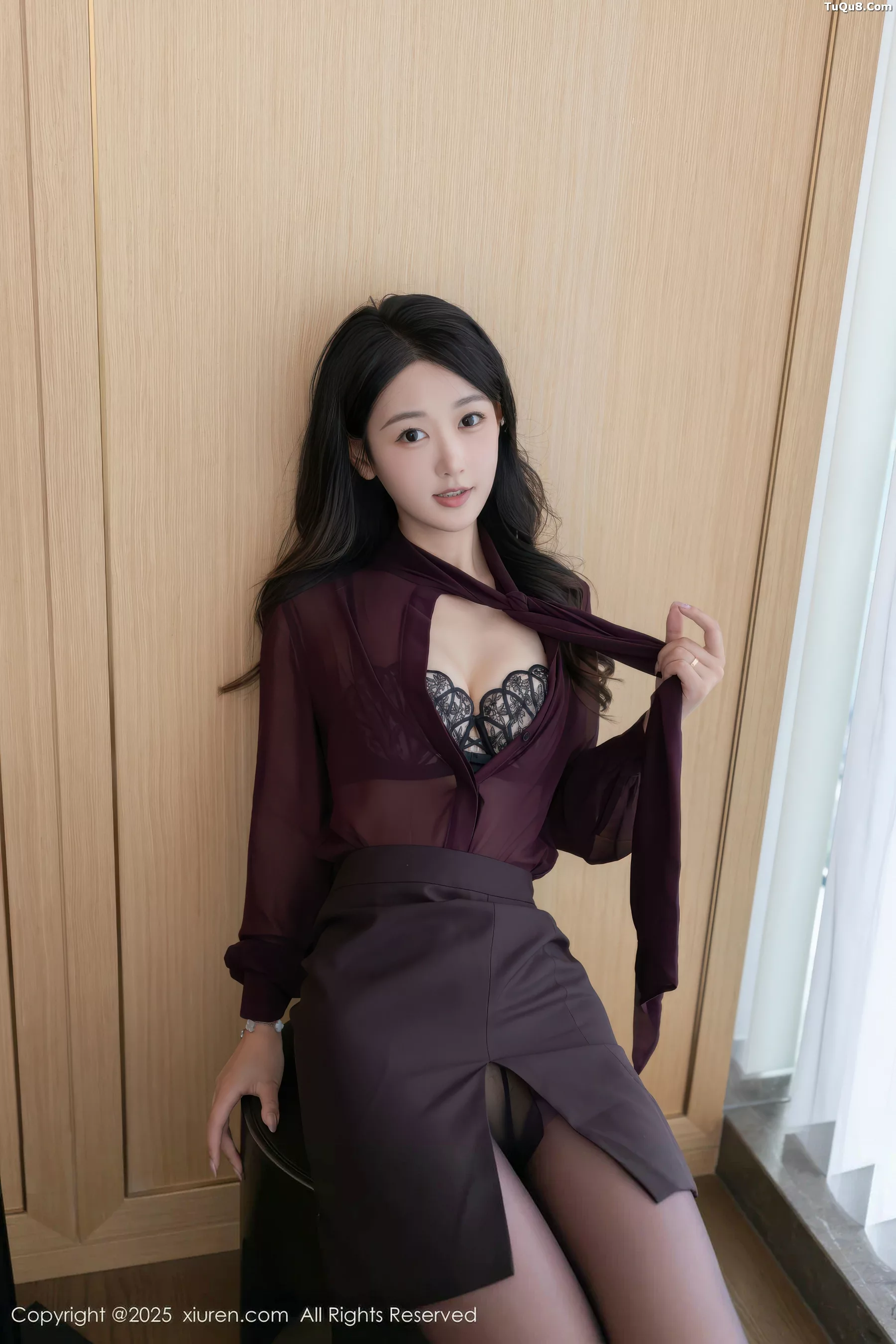 唐安琪性感OL服饰露黑色内衣配紫色丝袜秀曼妙身姿绝美写真 第 33 张