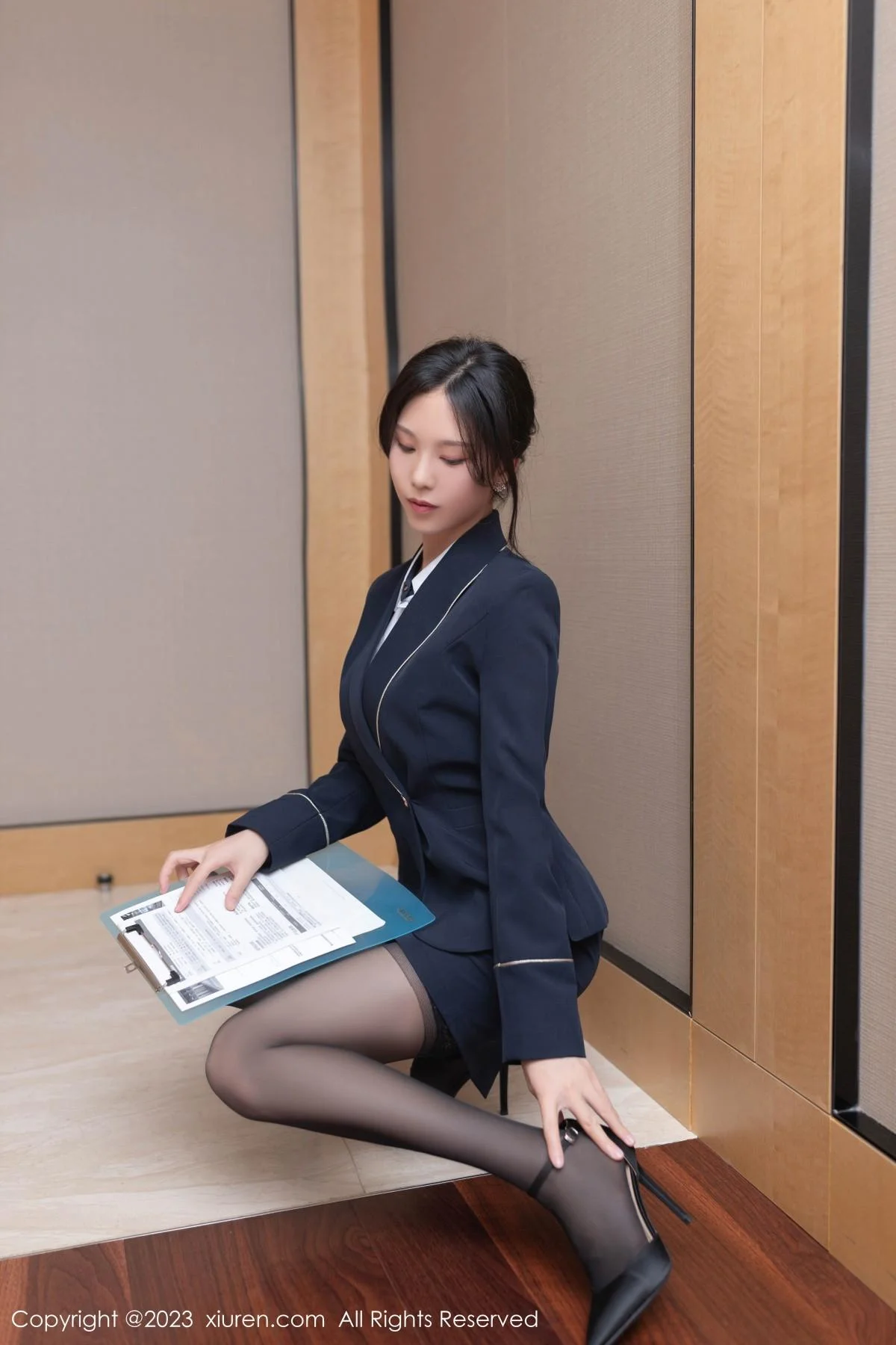 利世空脱姐制服露蕾丝内衣配超薄黑丝秀曼妙身姿绝美写真 第 4 张