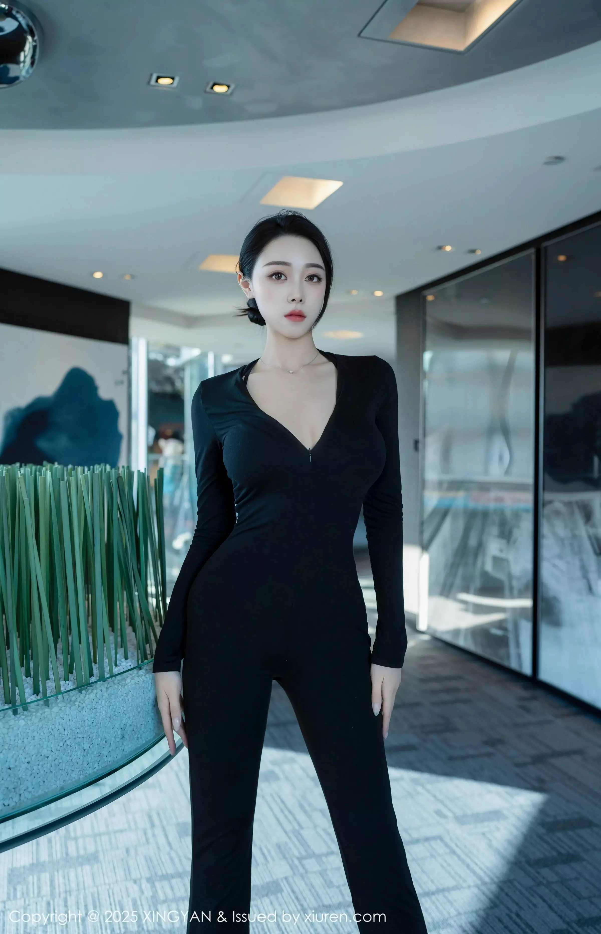 清妙性感OL职业装露轻透黑色内衣秀完美身材绝美写真 第 12 张