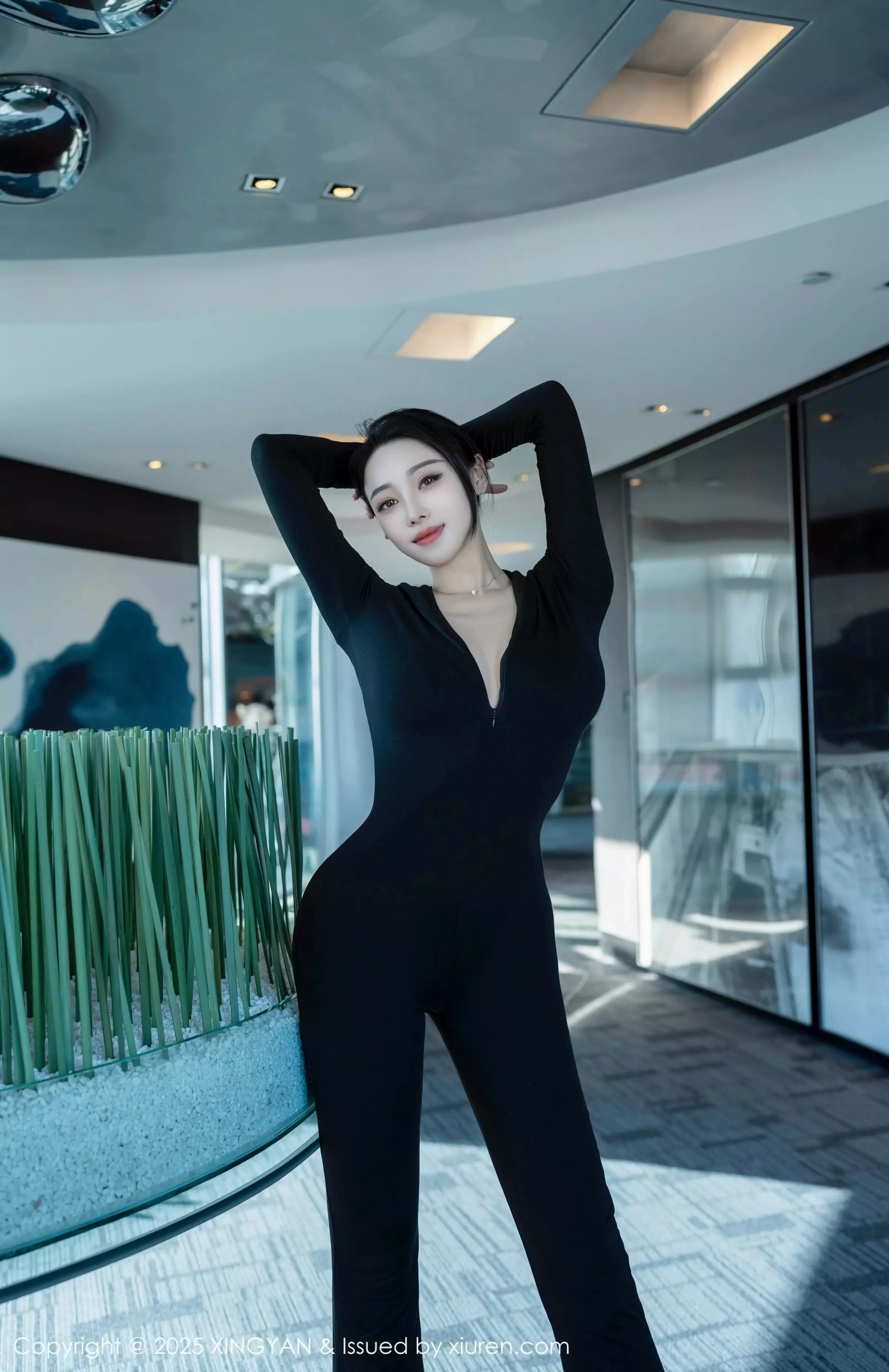 清妙性感OL职业装露轻透黑色内衣秀完美身材绝美写真 第 13 张