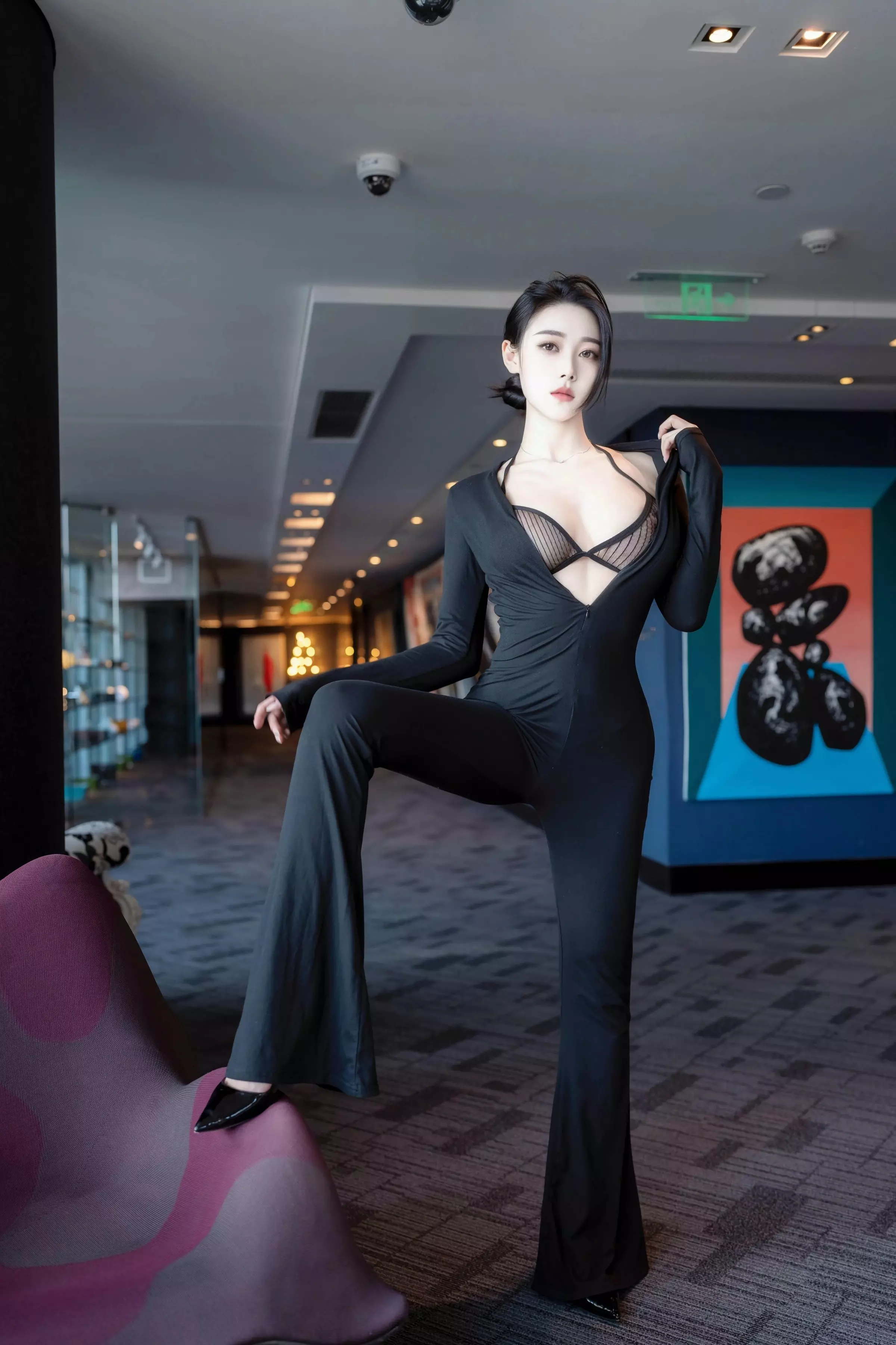 清妙性感OL职业装露轻透黑色内衣秀完美身材绝美写真 第 38 张
