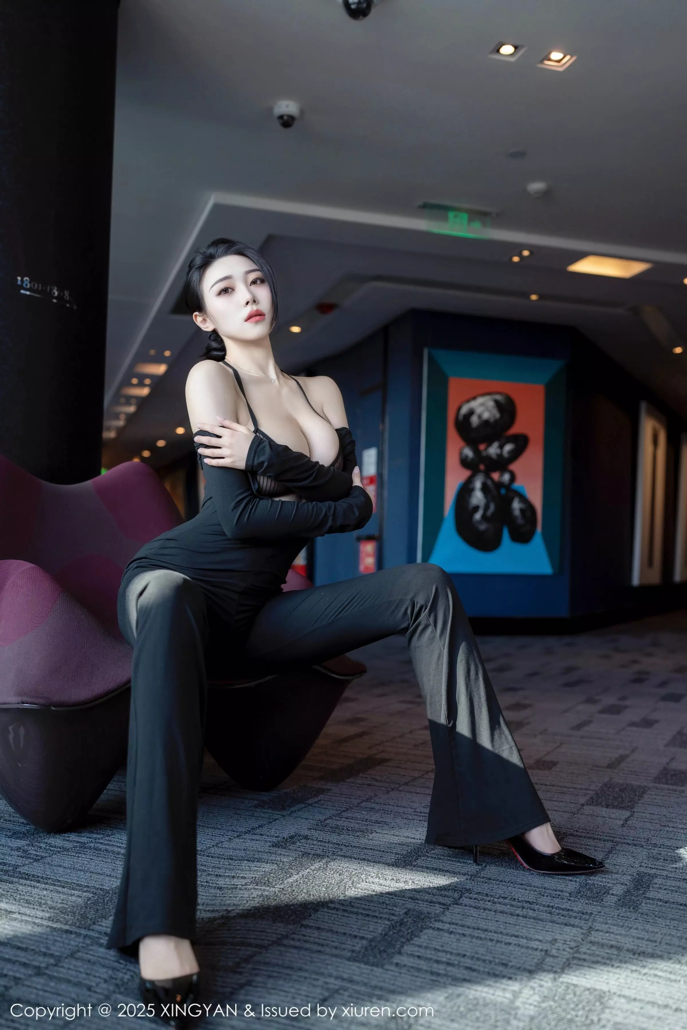 清妙性感OL职业装露轻透黑色内衣秀完美身材绝美写真 第 49 张