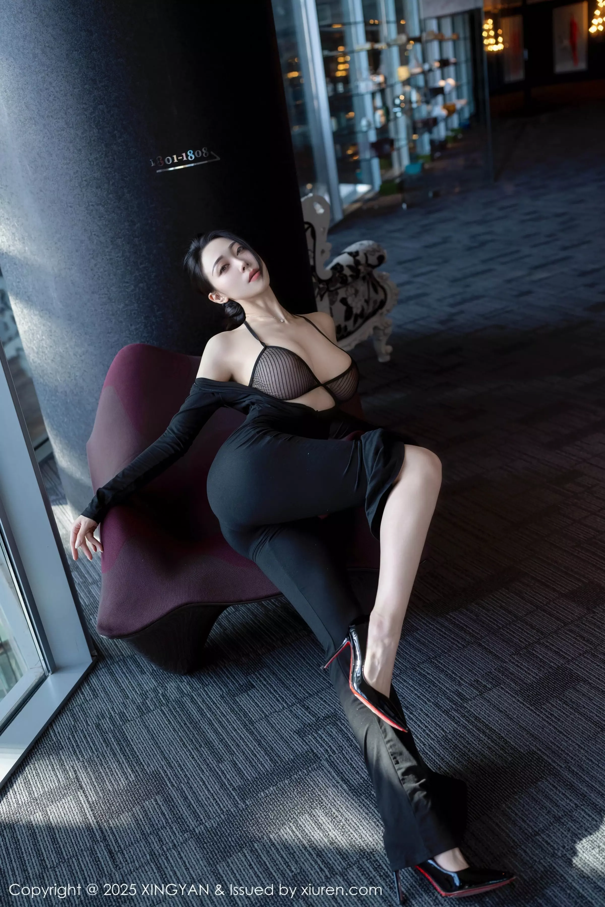 清妙性感OL职业装露轻透黑色内衣秀完美身材绝美写真 第 53 张