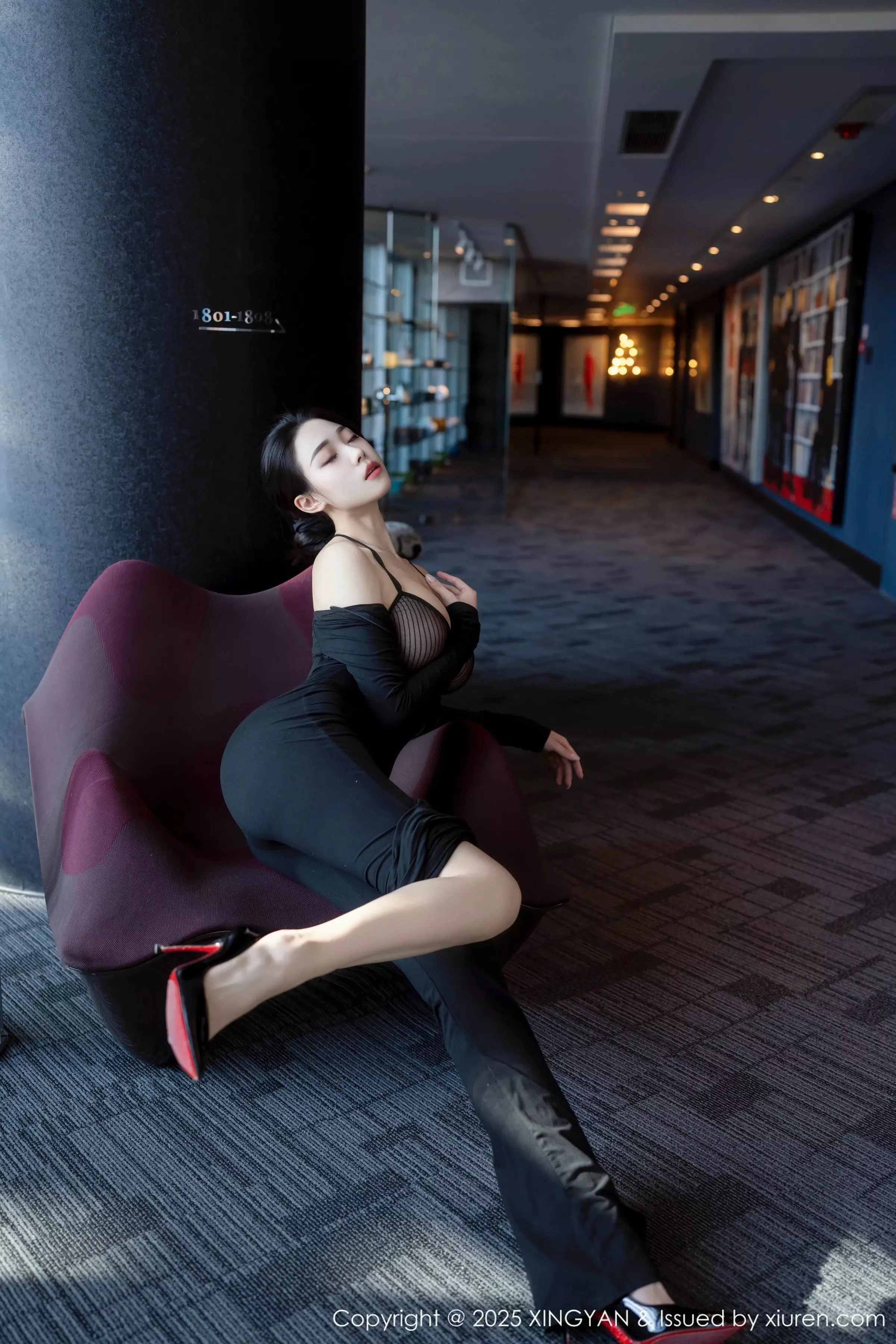清妙性感OL职业装露轻透黑色内衣秀完美身材绝美写真 第 58 张
