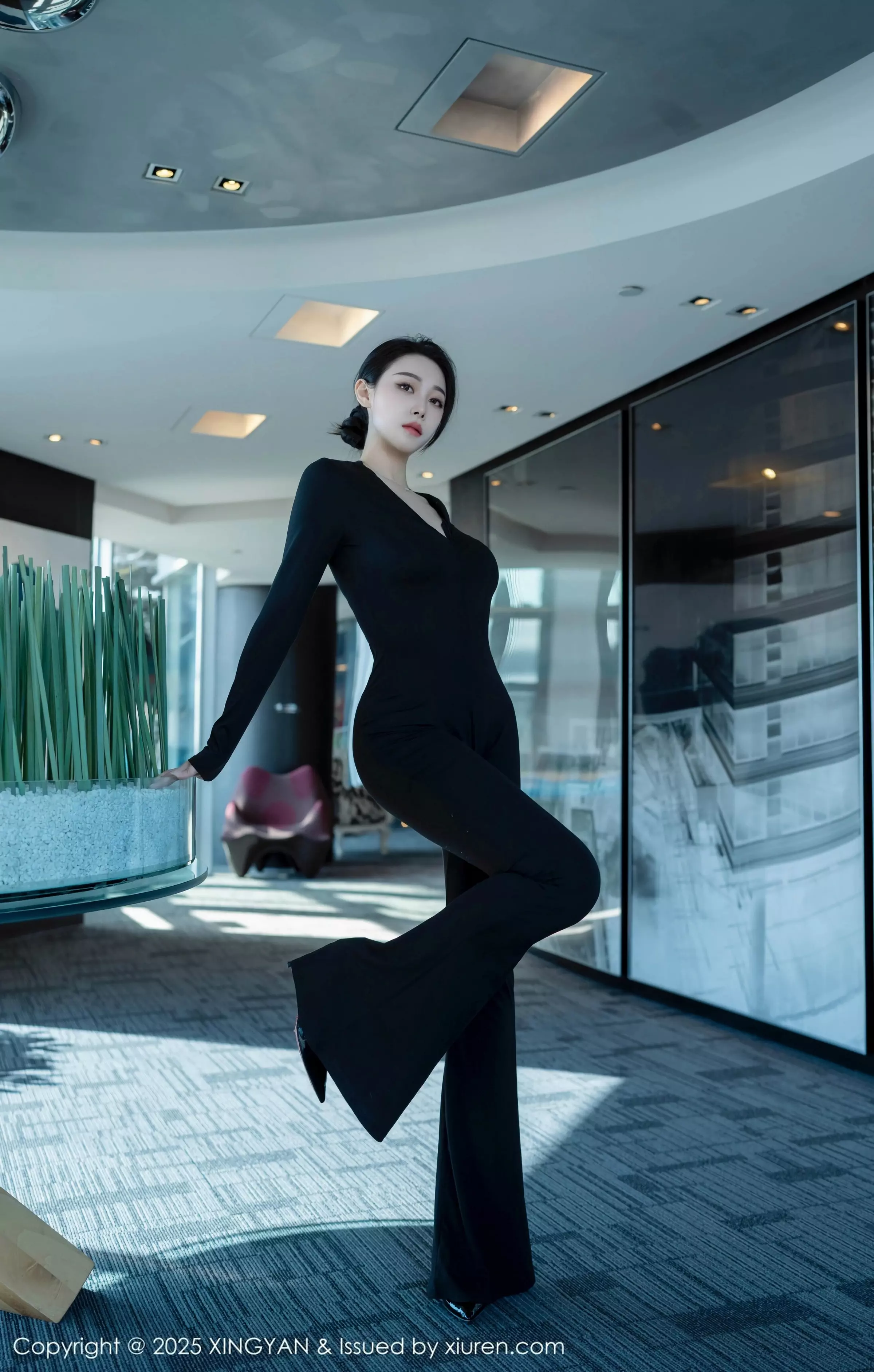 清妙性感OL职业装露轻透黑色内衣秀完美身材绝美写真 第 6 张