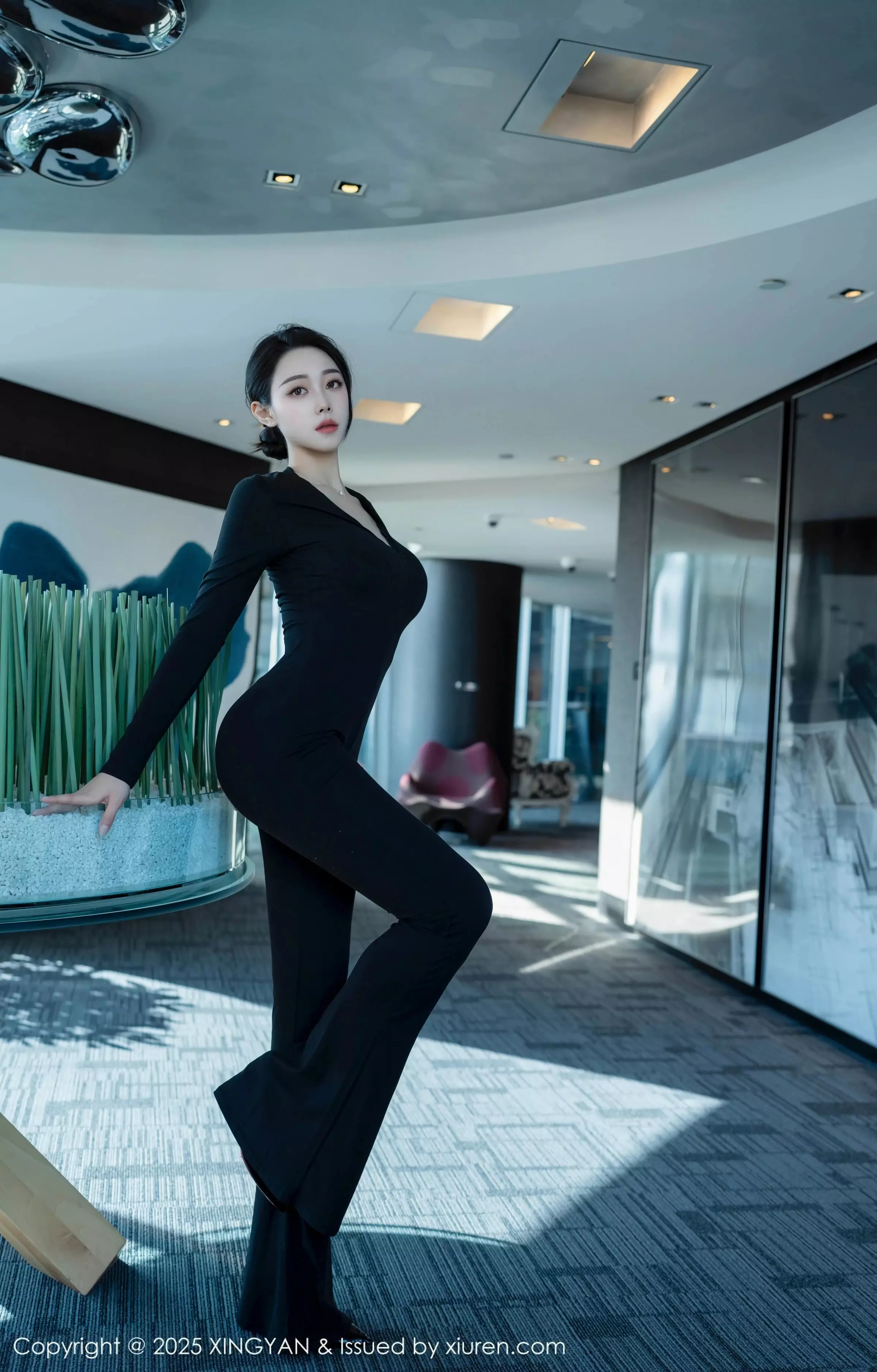 清妙性感OL职业装露轻透黑色内衣秀完美身材绝美写真 第 9 张