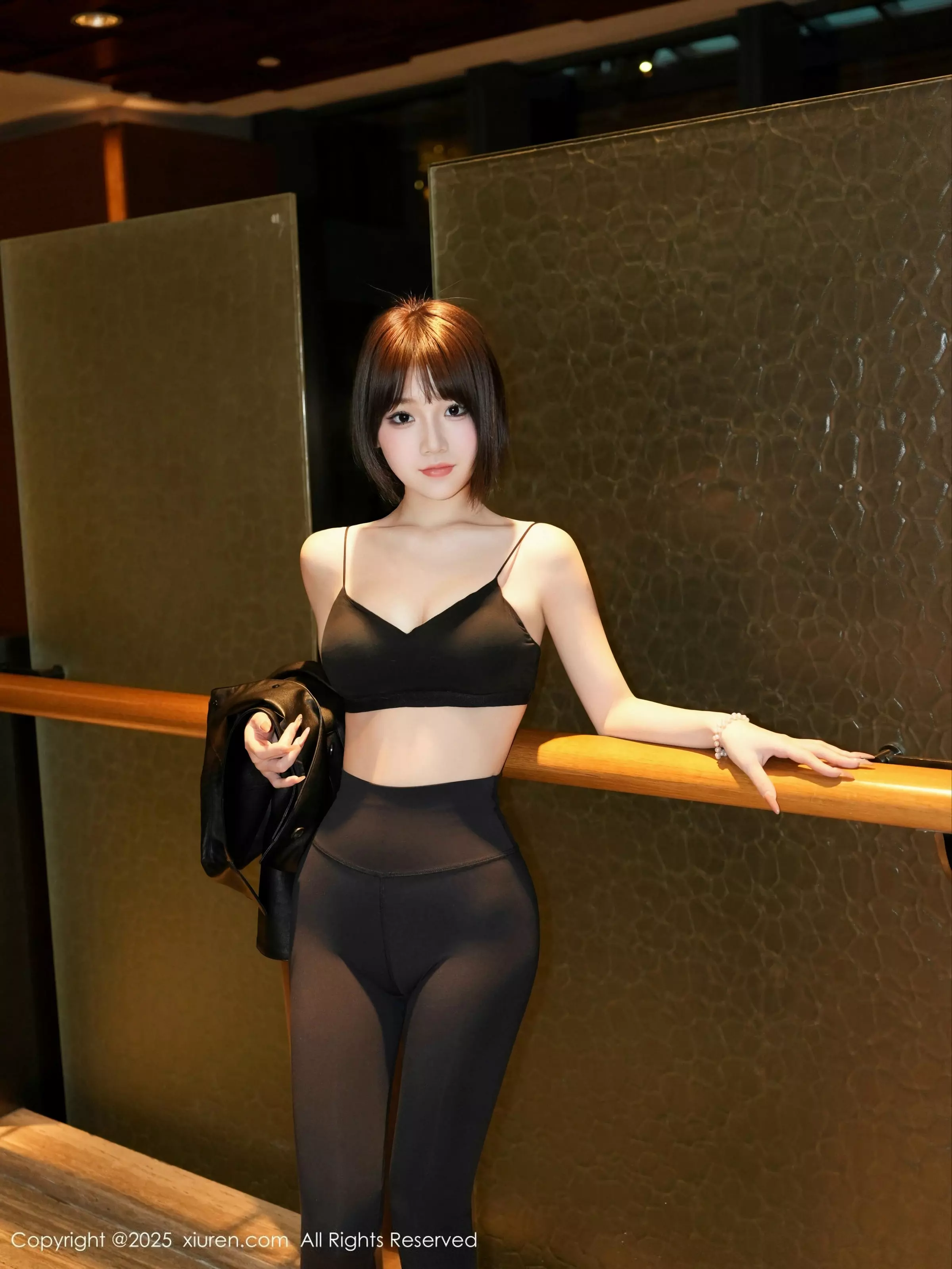 汁汁性感黑色瑜伽服配超薄黑丝秀苗条身材完美绝美写真 第 18 张