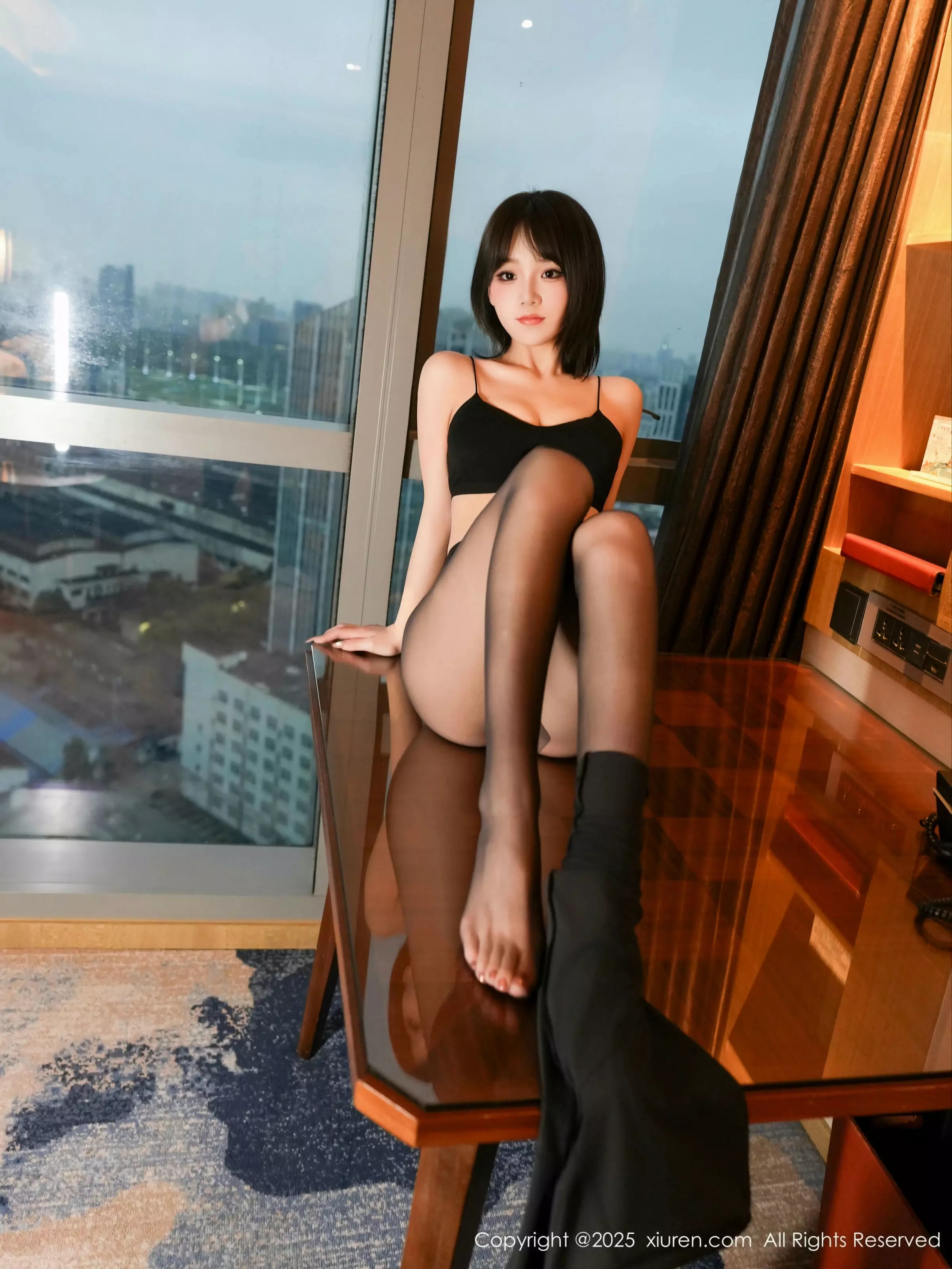 汁汁性感黑色瑜伽服配超薄黑丝秀苗条身材完美绝美写真 第 45 张