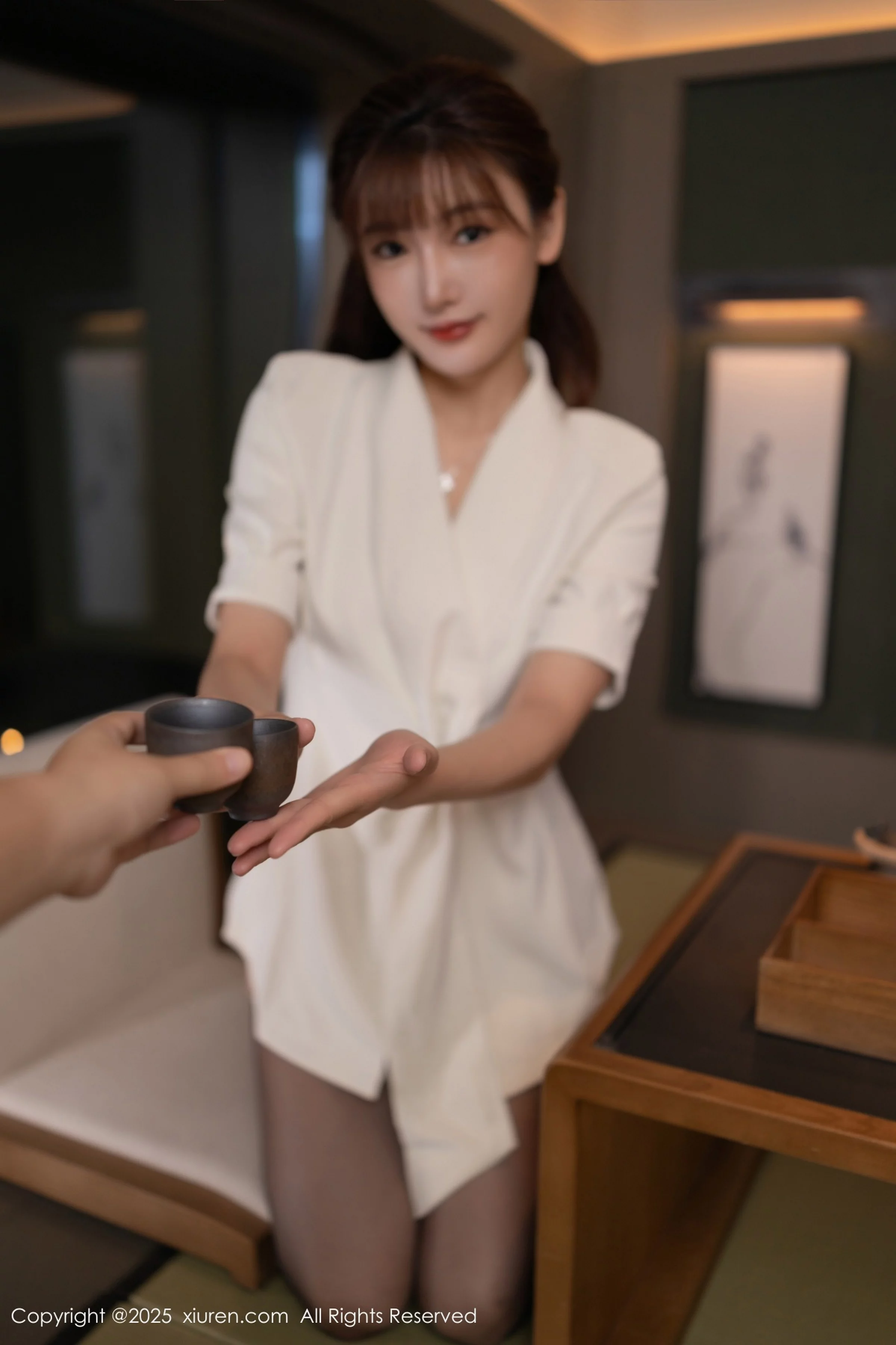陆萱萱性感白色西装露黑色内衣配超薄黑丝秀美腿绝美写真 第 12 张