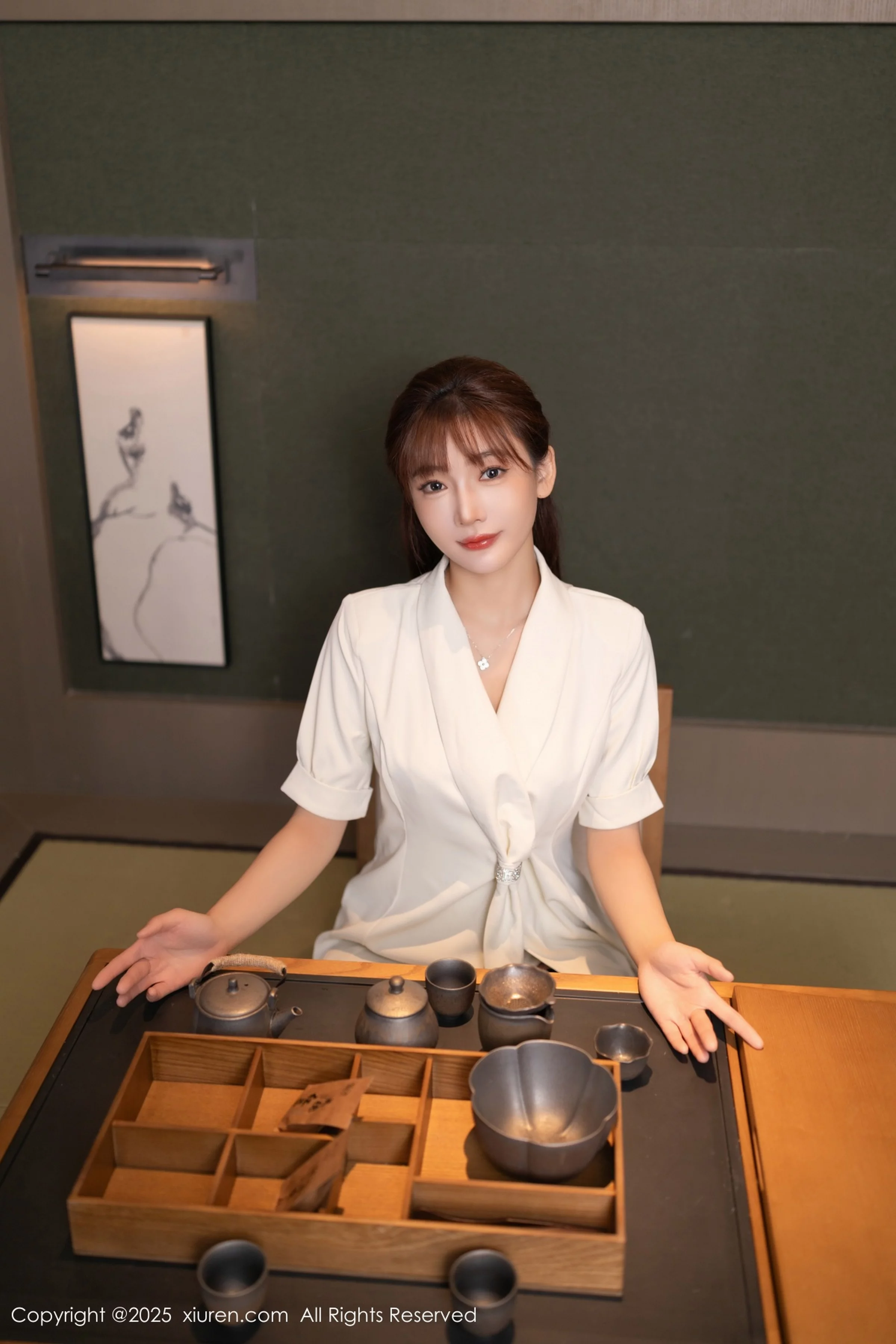 陆萱萱性感白色西装露黑色内衣配超薄黑丝秀美腿绝美写真 第 9 张
