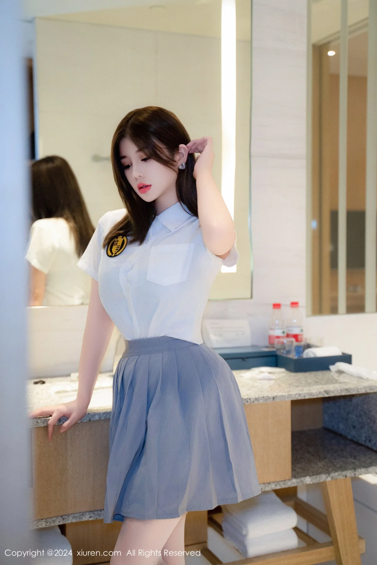 周jojobaby性感白T露蕾丝内衣配白丝袜秀丰腴翘臀绝美写真 第 40 张