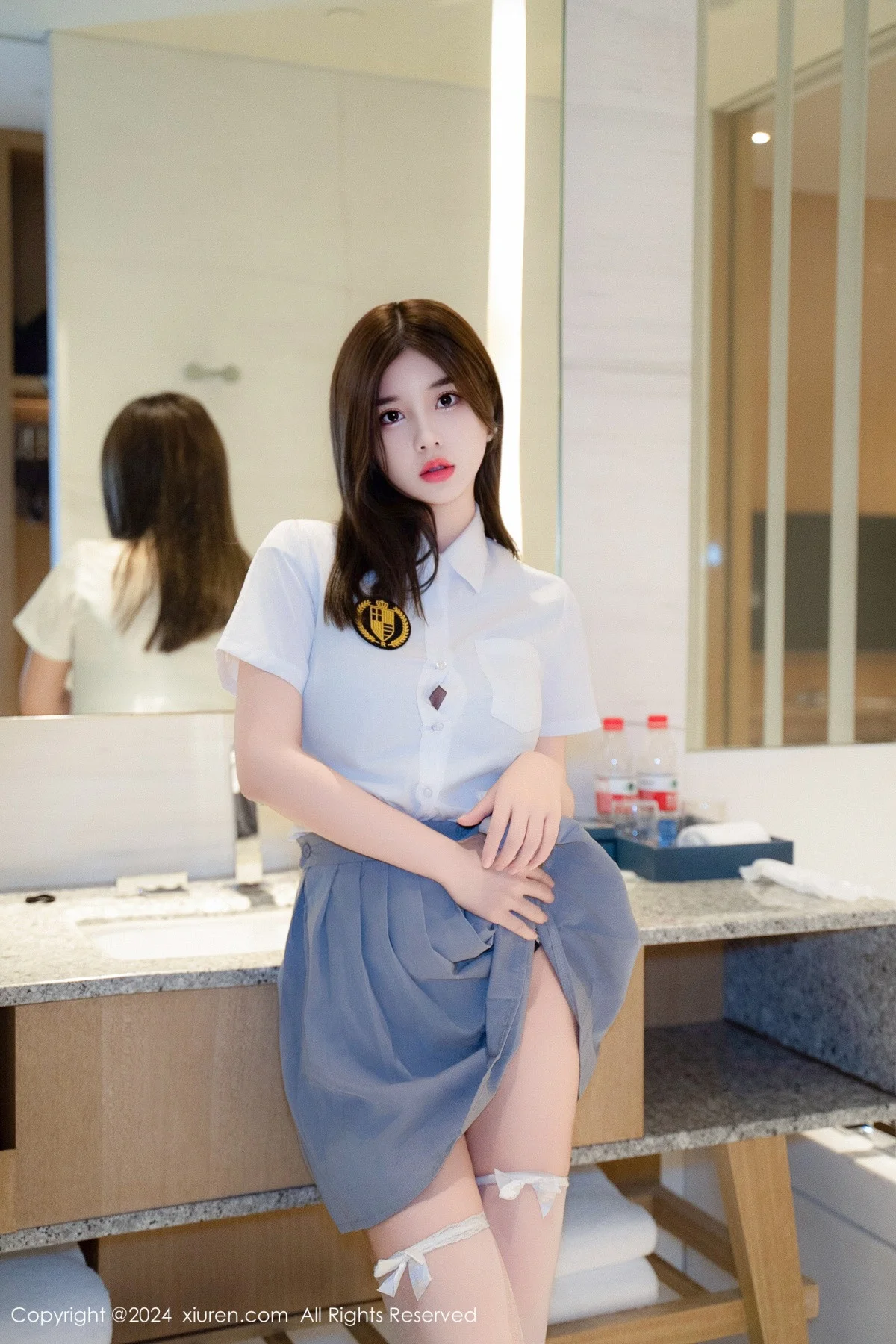 周jojobaby性感白T露蕾丝内衣配白丝袜秀丰腴翘臀绝美写真 第 43 张