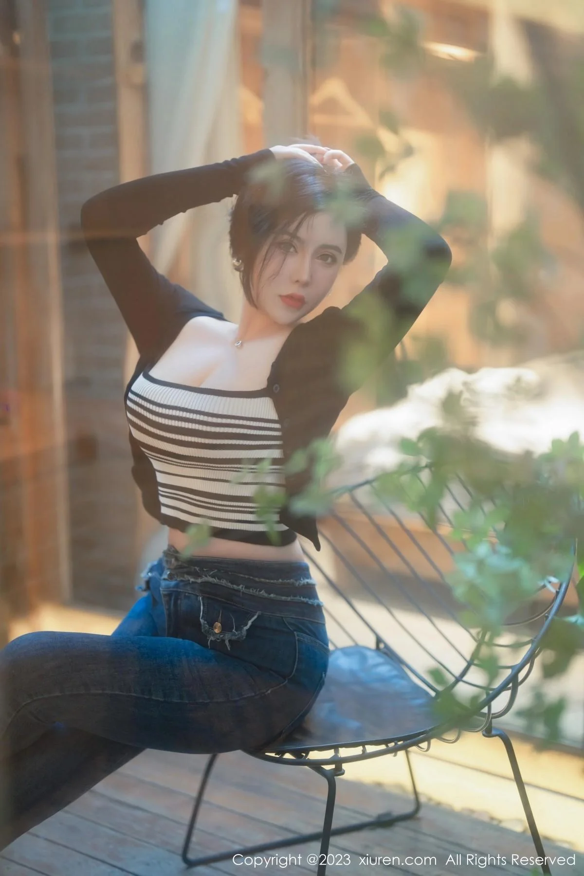 伊诺性感黑色高叉连体内衣配黑丝袜秀丰胸肥臀撩人绝美写真 第 17 张