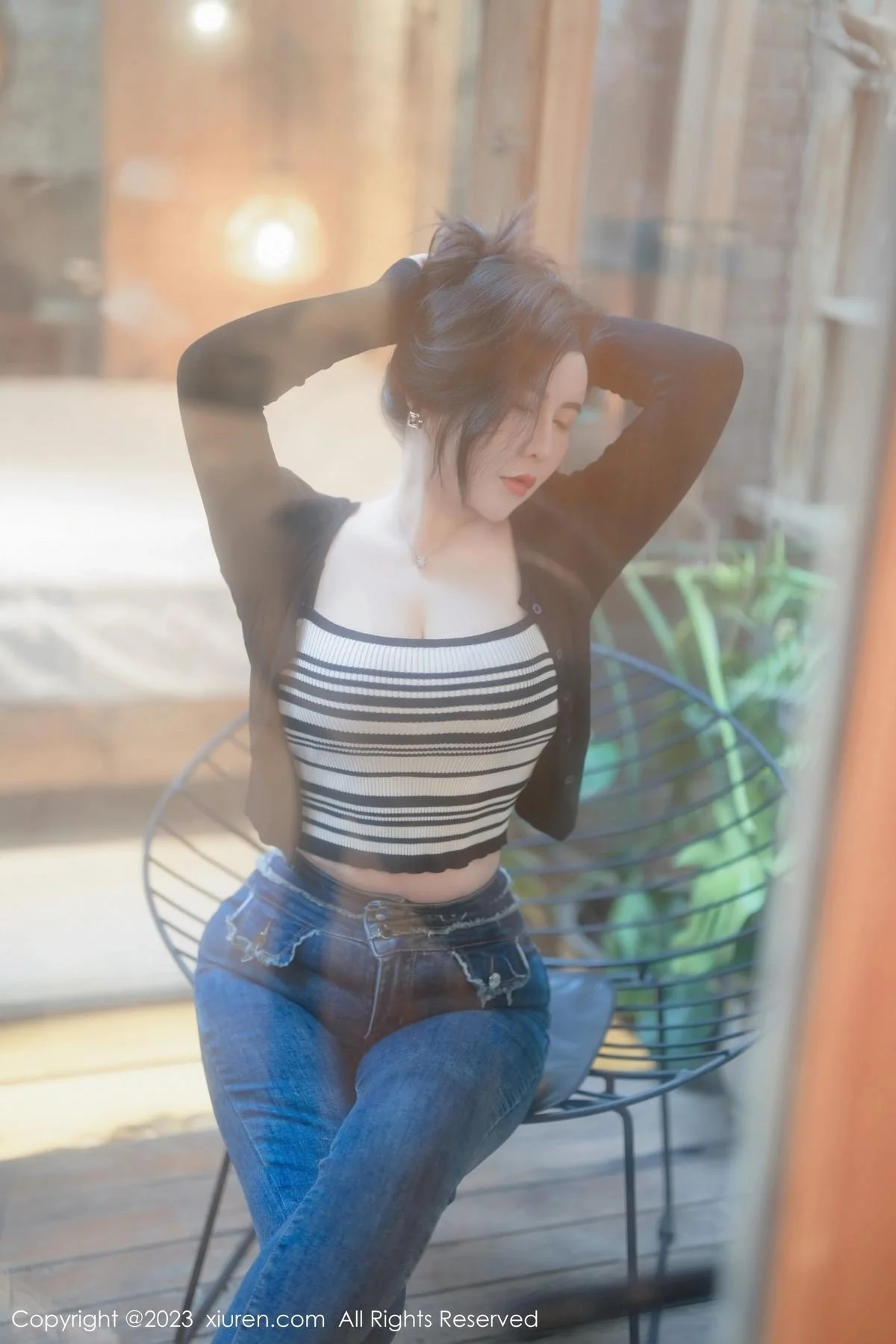 伊诺性感黑色高叉连体内衣配黑丝袜秀丰胸肥臀撩人绝美写真 第 19 张