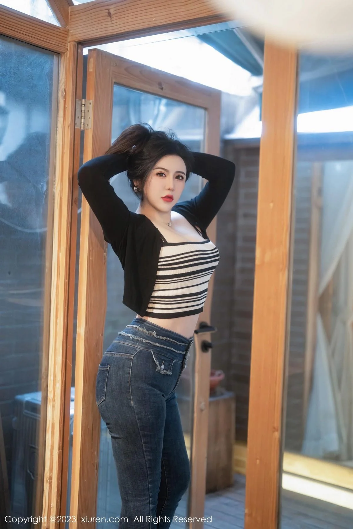 伊诺性感黑色高叉连体内衣配黑丝袜秀丰胸肥臀撩人绝美写真 第 25 张