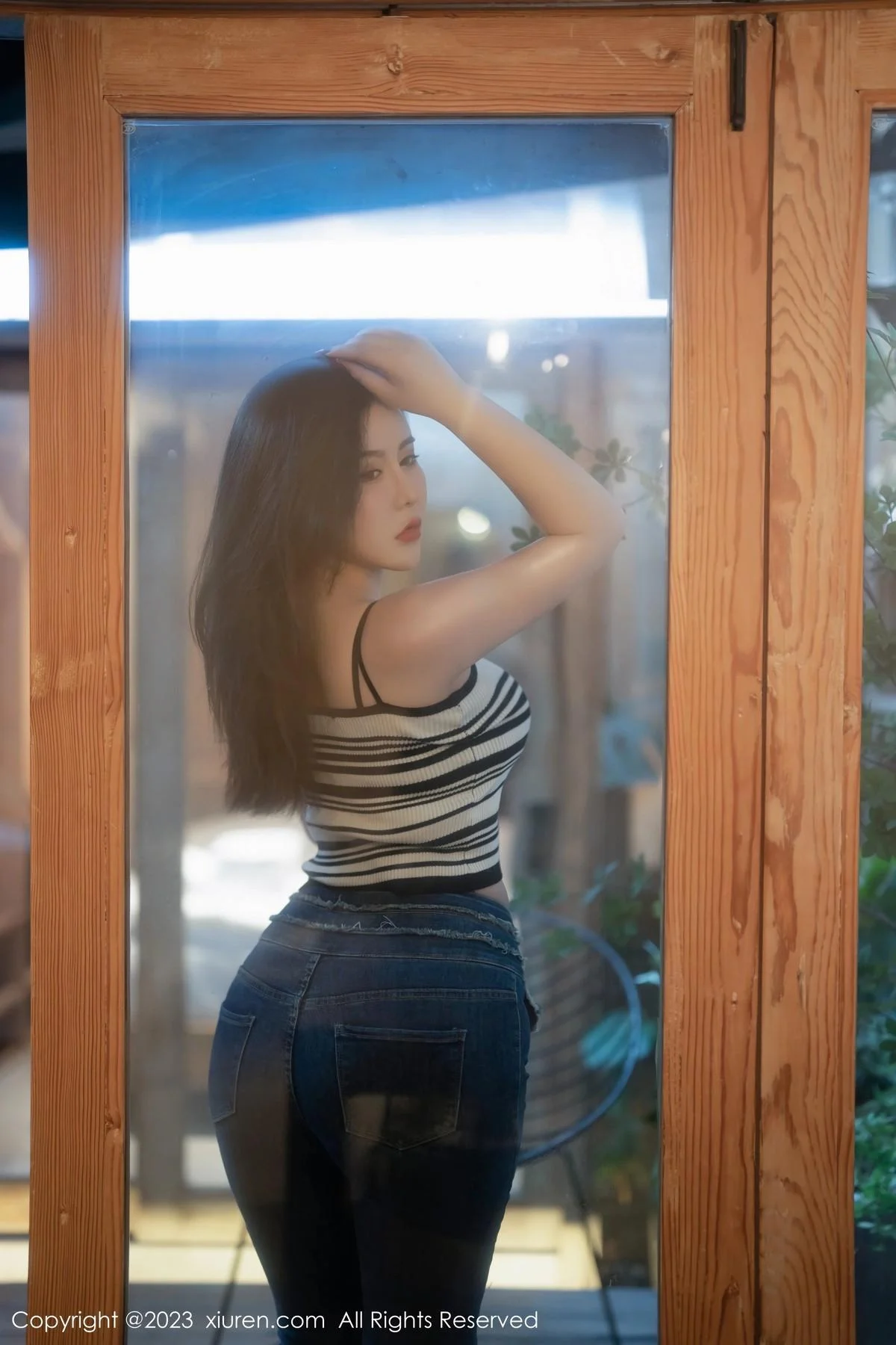 伊诺性感黑色高叉连体内衣配黑丝袜秀丰胸肥臀撩人绝美写真 第 32 张