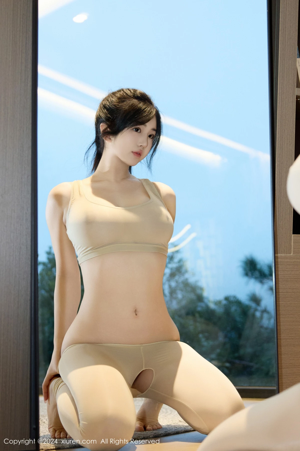 陈小花私房性感薄透肉色瑜伽服半脱秀丰满身姿惹火绝美写真 第 15 张