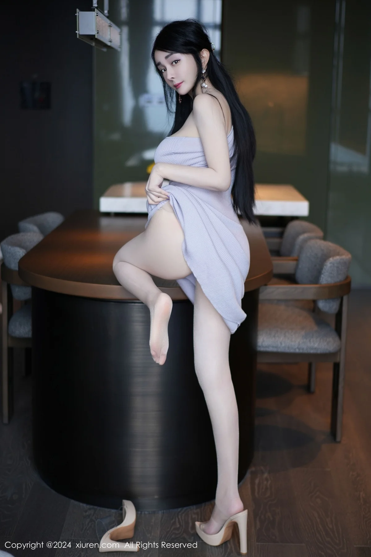 允爾私房性感紫色连衣裙配肉色丝袜秀丰腴身材撩人绝美写真 第 11 张