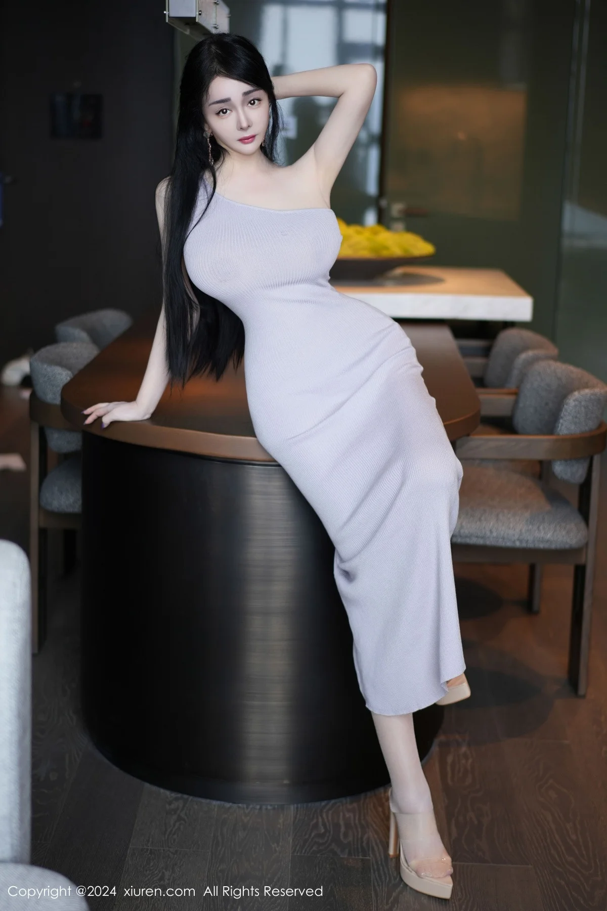 允爾私房性感紫色连衣裙配肉色丝袜秀丰腴身材撩人绝美写真 第 2 张