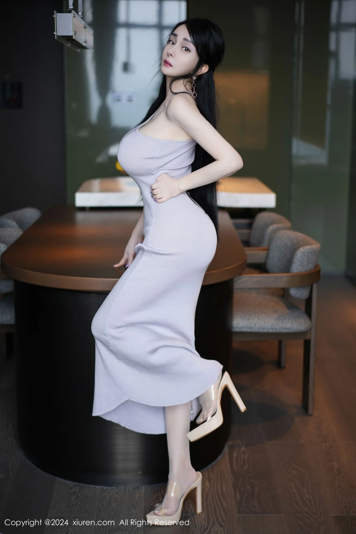 允爾私房性感紫色连衣裙配肉色丝袜秀丰腴身材撩人绝美写真 第 3 张
