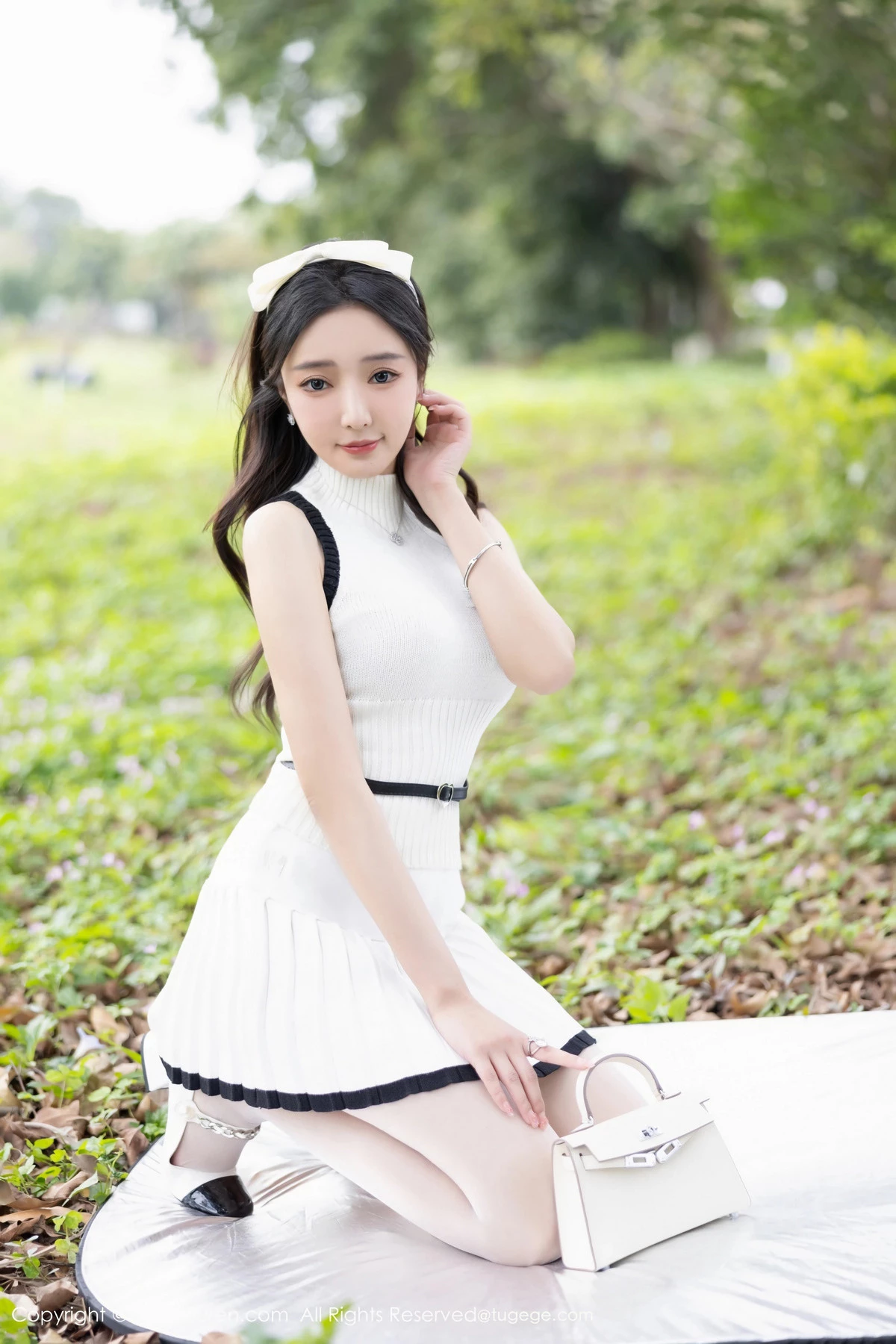 王馨瑶yanni白色连衣短裙露粉色内衣配白丝袜完美绝美写真 第 13 张