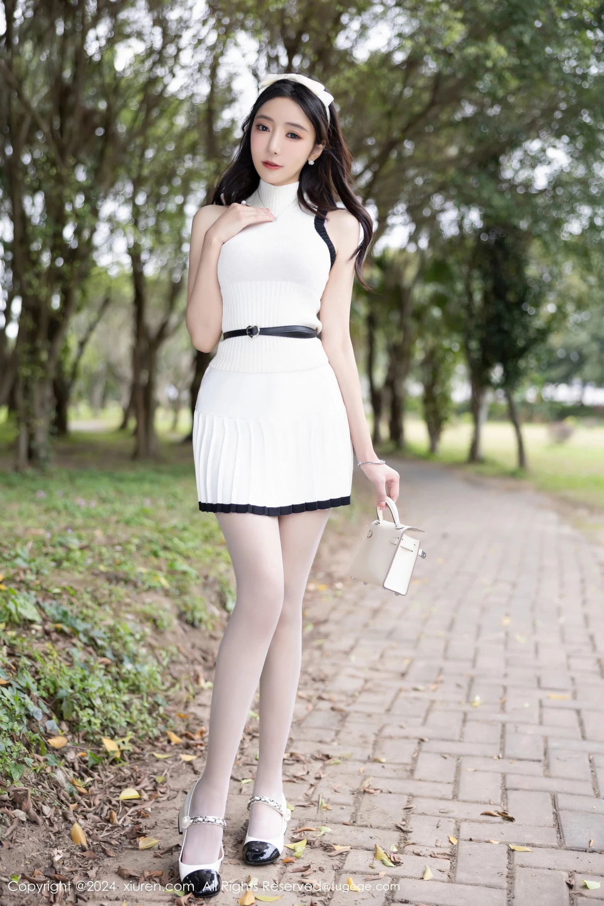 王馨瑶yanni白色连衣短裙露粉色内衣配白丝袜完美绝美写真 第 16 张