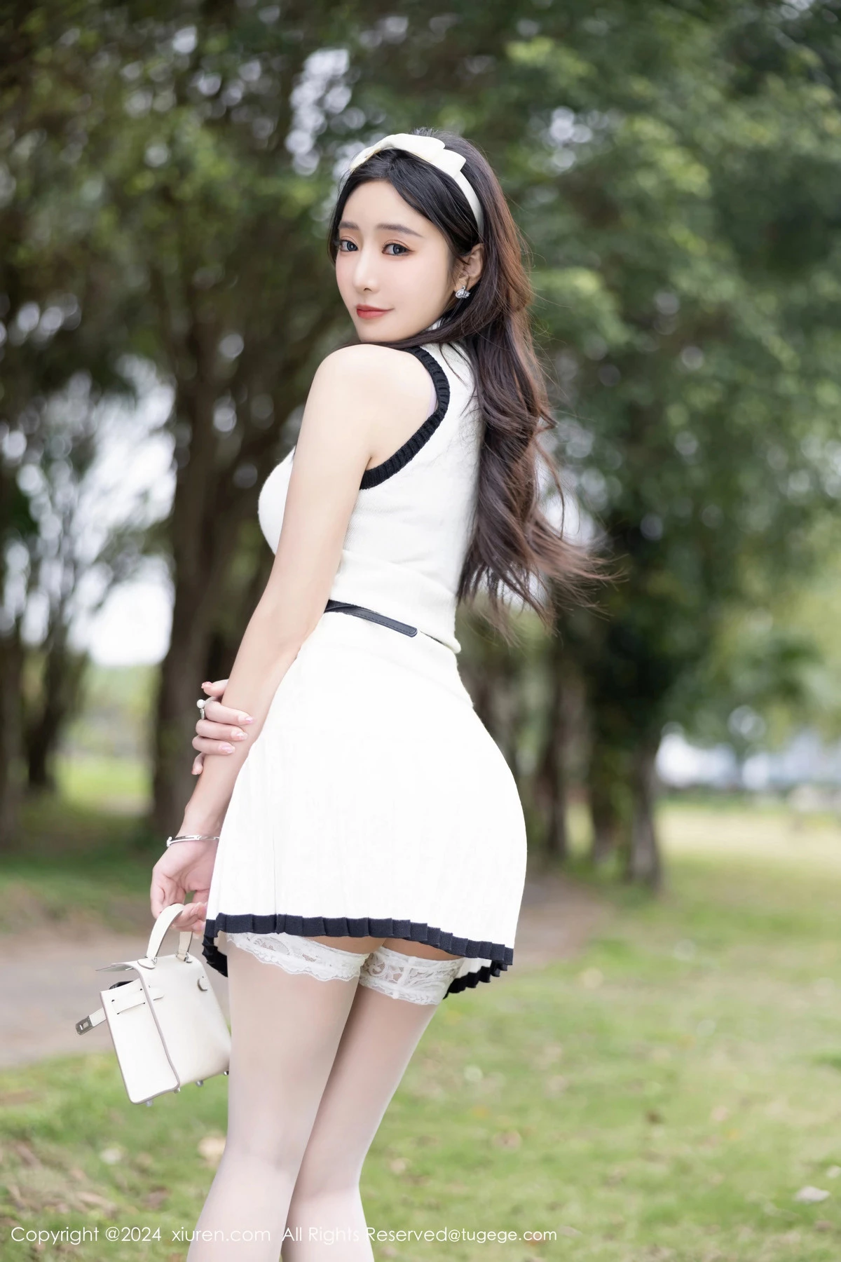 王馨瑶yanni白色连衣短裙露粉色内衣配白丝袜完美绝美写真 第 17 张