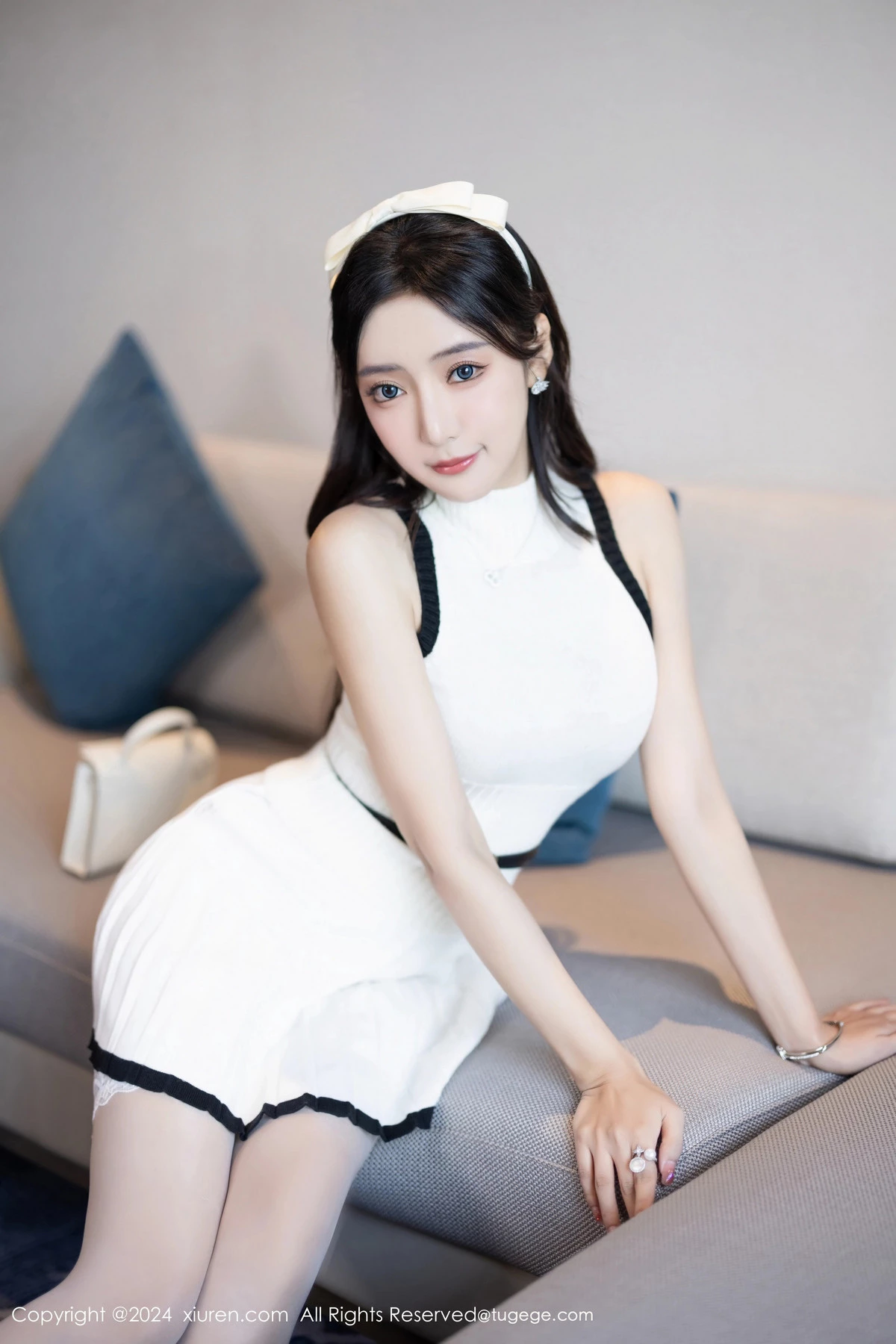 王馨瑶yanni白色连衣短裙露粉色内衣配白丝袜完美绝美写真 第 19 张